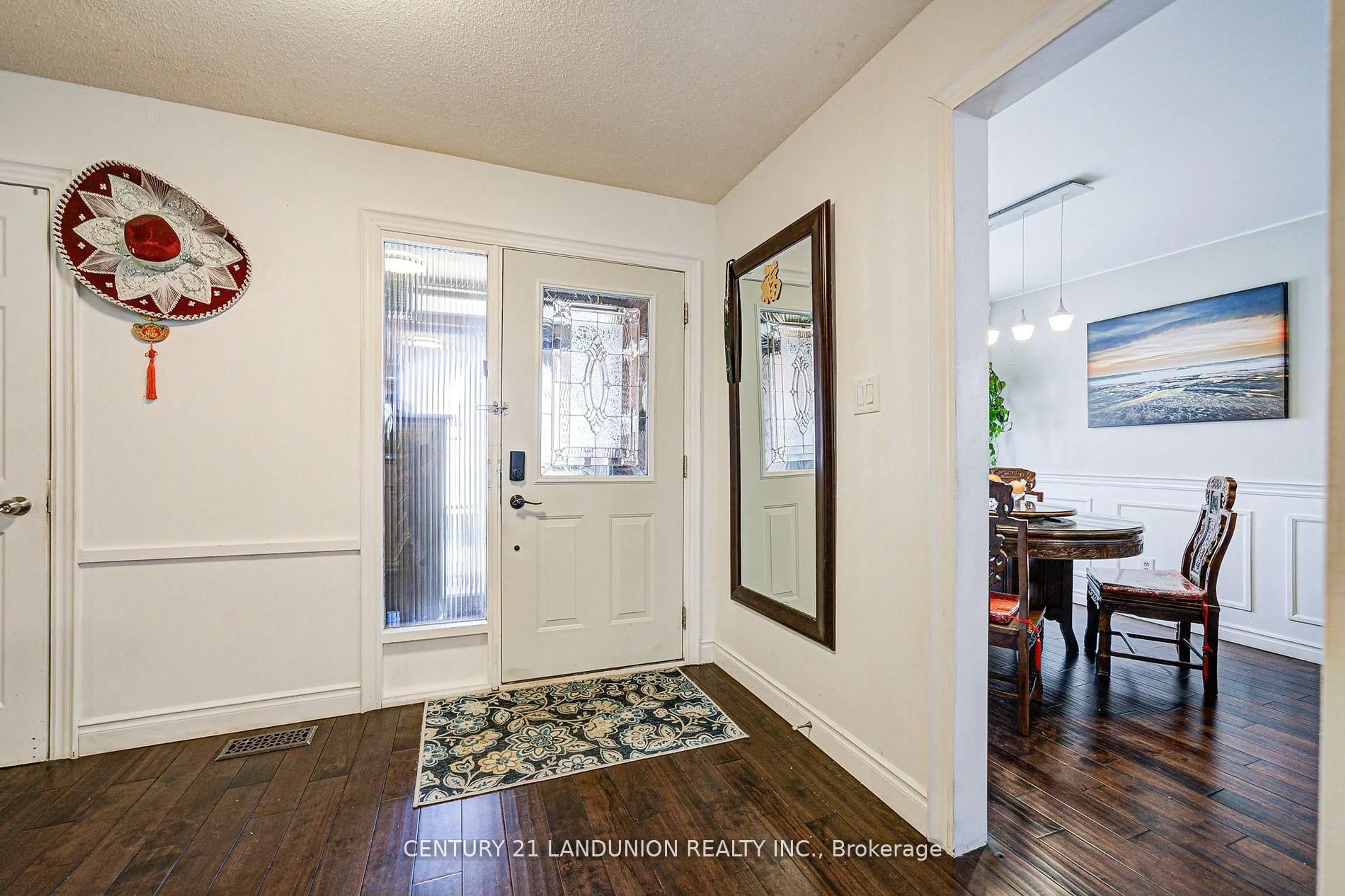 Indoor entryway for 183 Willowbrook Rd, Markham Ontario L3T 5L5