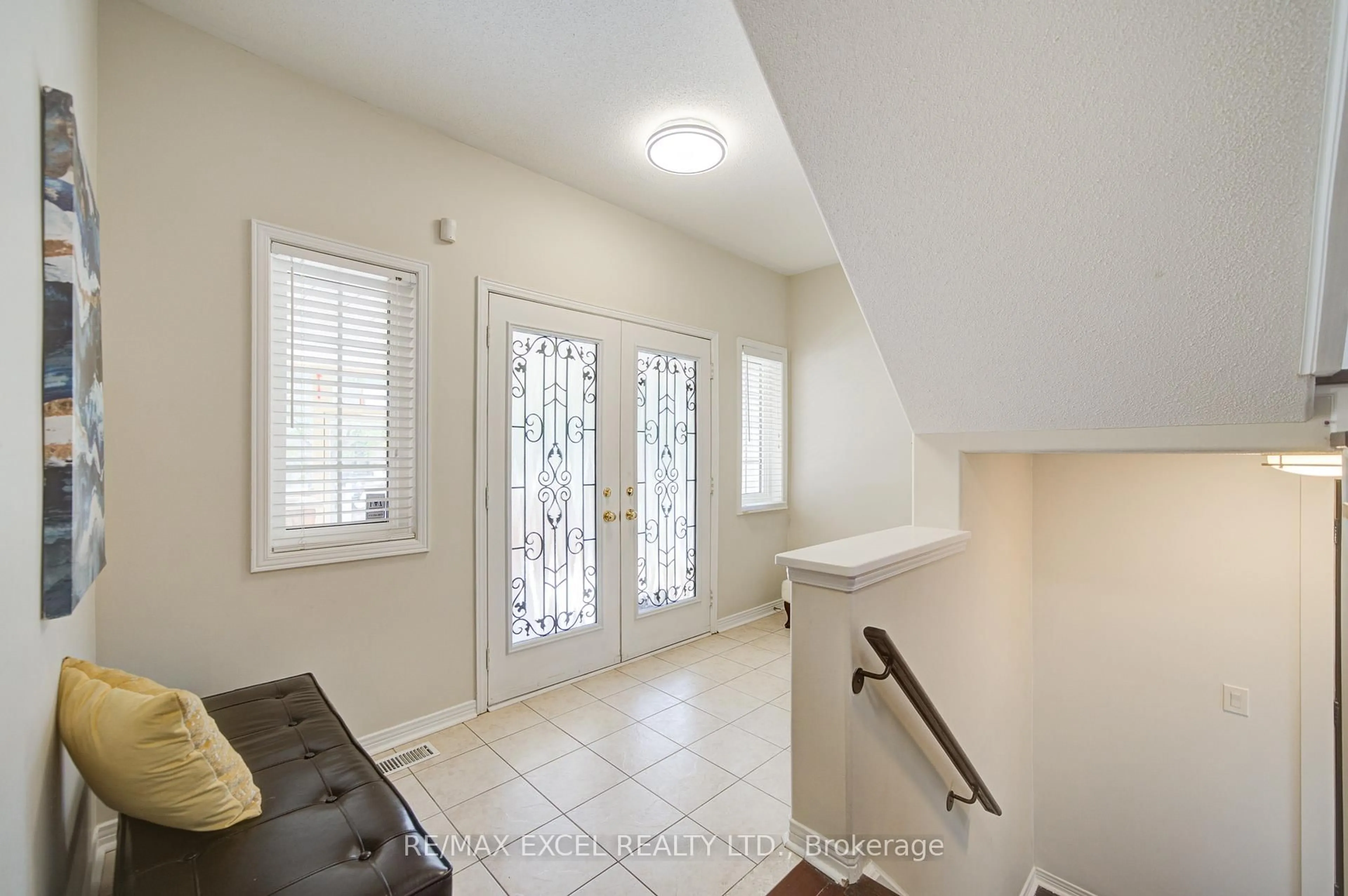 Indoor entryway for 8 Hollylane Dr, Markham Ontario L6C 2K1