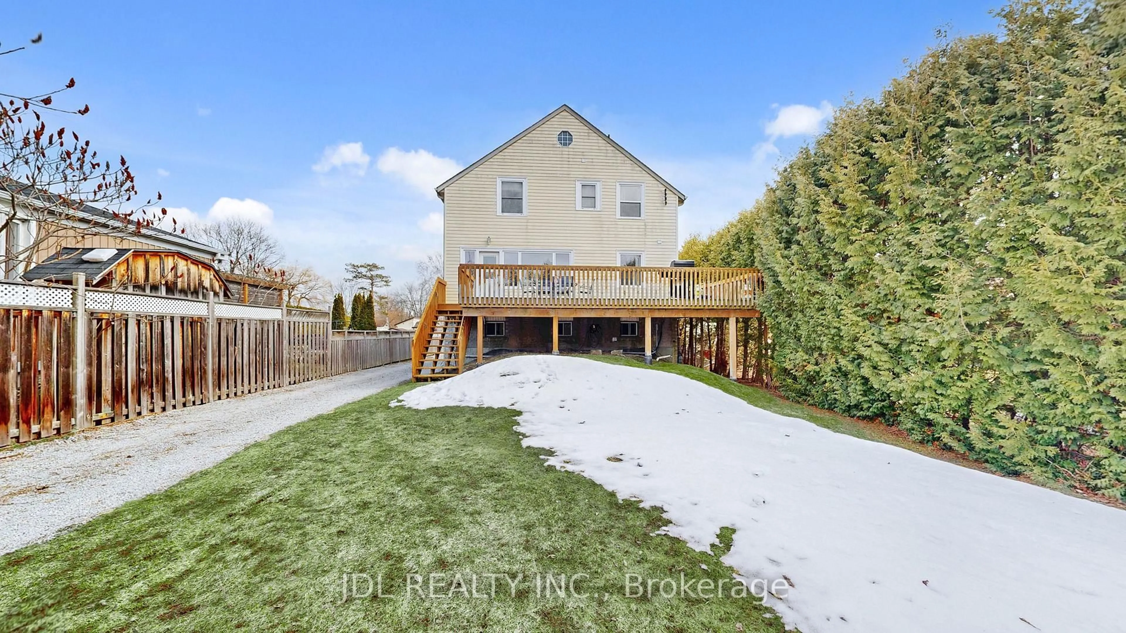 Unknown for 11 Red Robin Rd, Georgina Ontario L4P 3E9