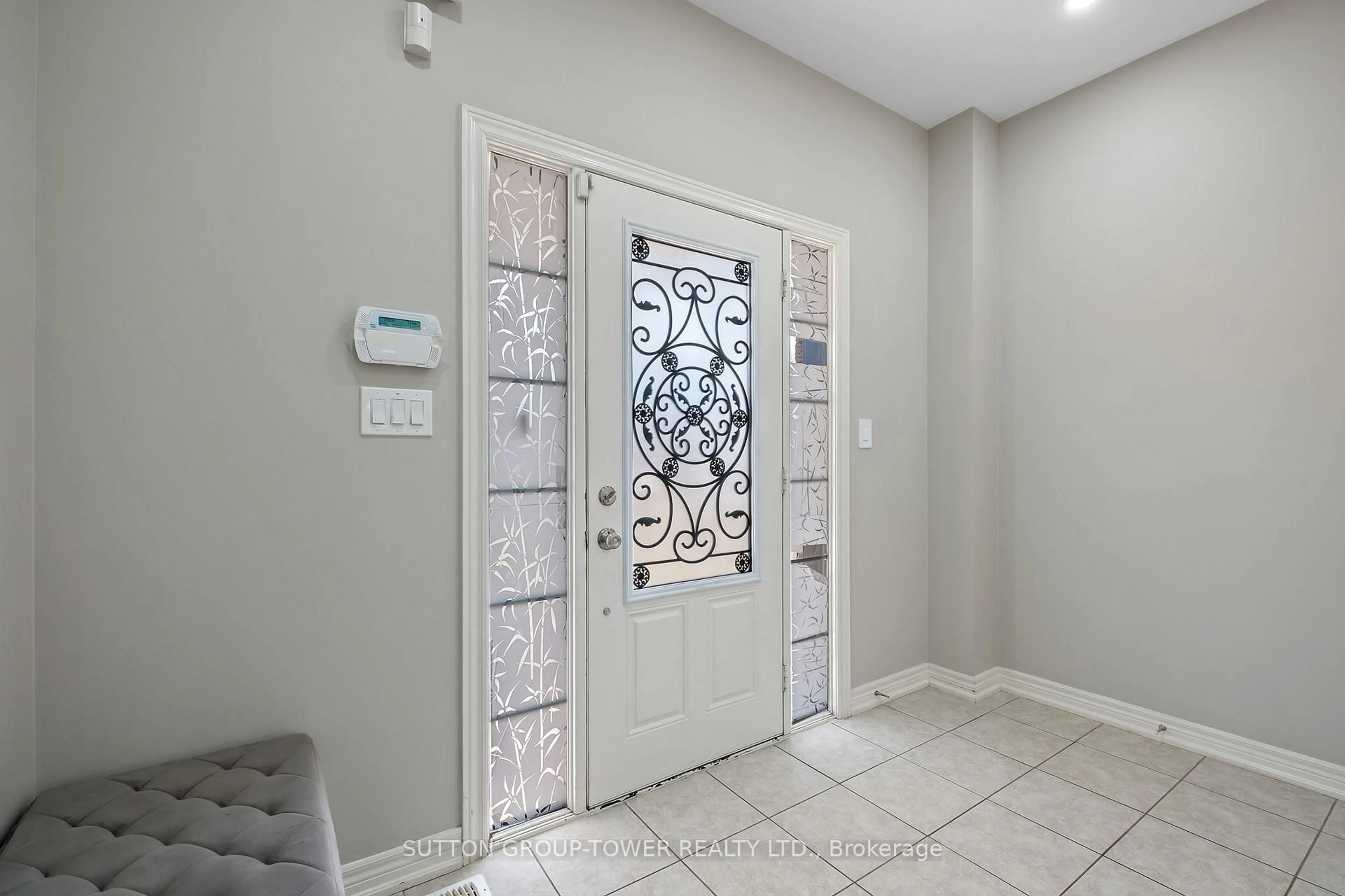 Indoor entryway for 78 Romanelli Cres, Bradford West Gwillimbury Ontario L3Z 0X7