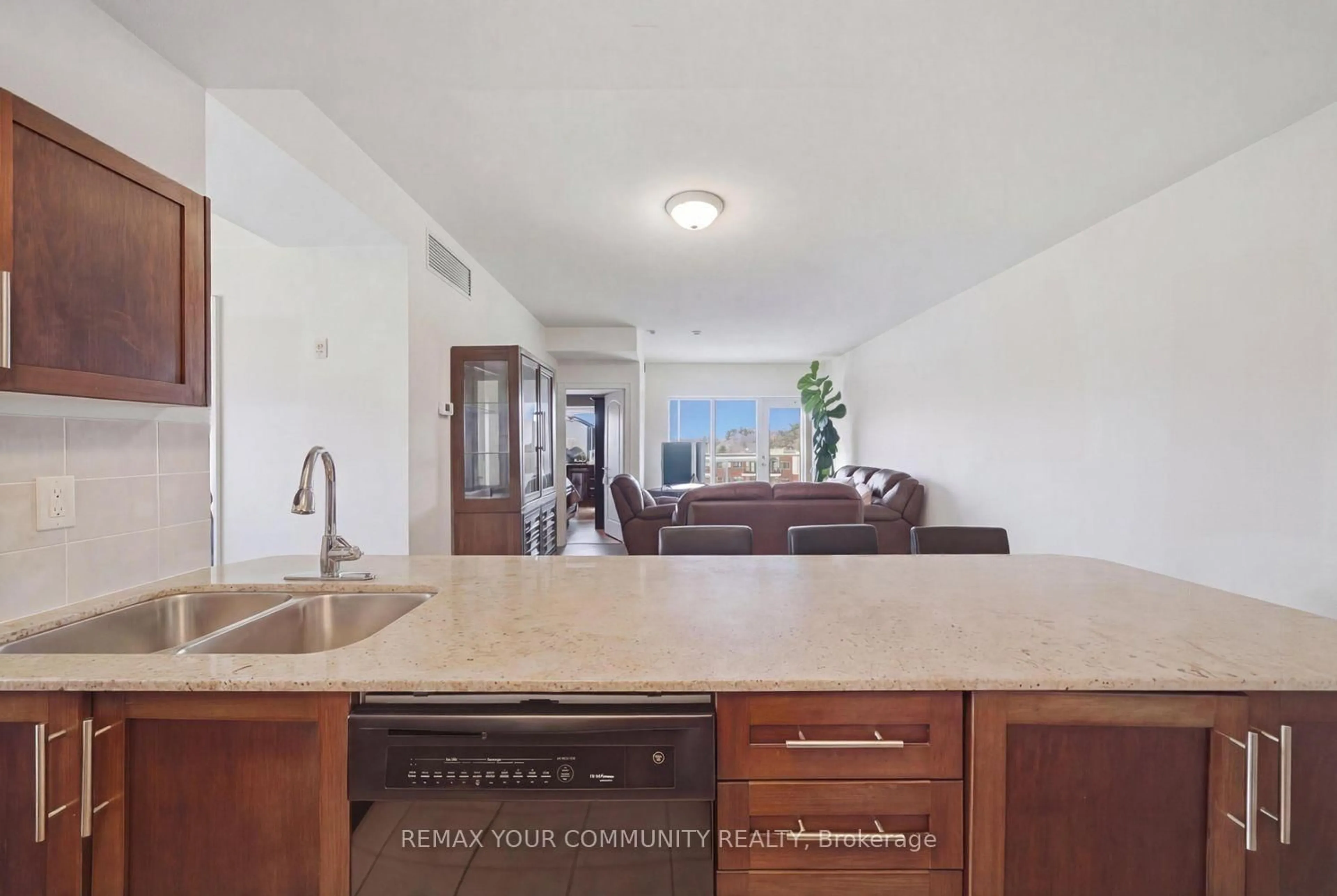 Open concept kitchen, unknown for 160 Woodbridge Ave #505, Vaughan Ontario L4L 0B8
