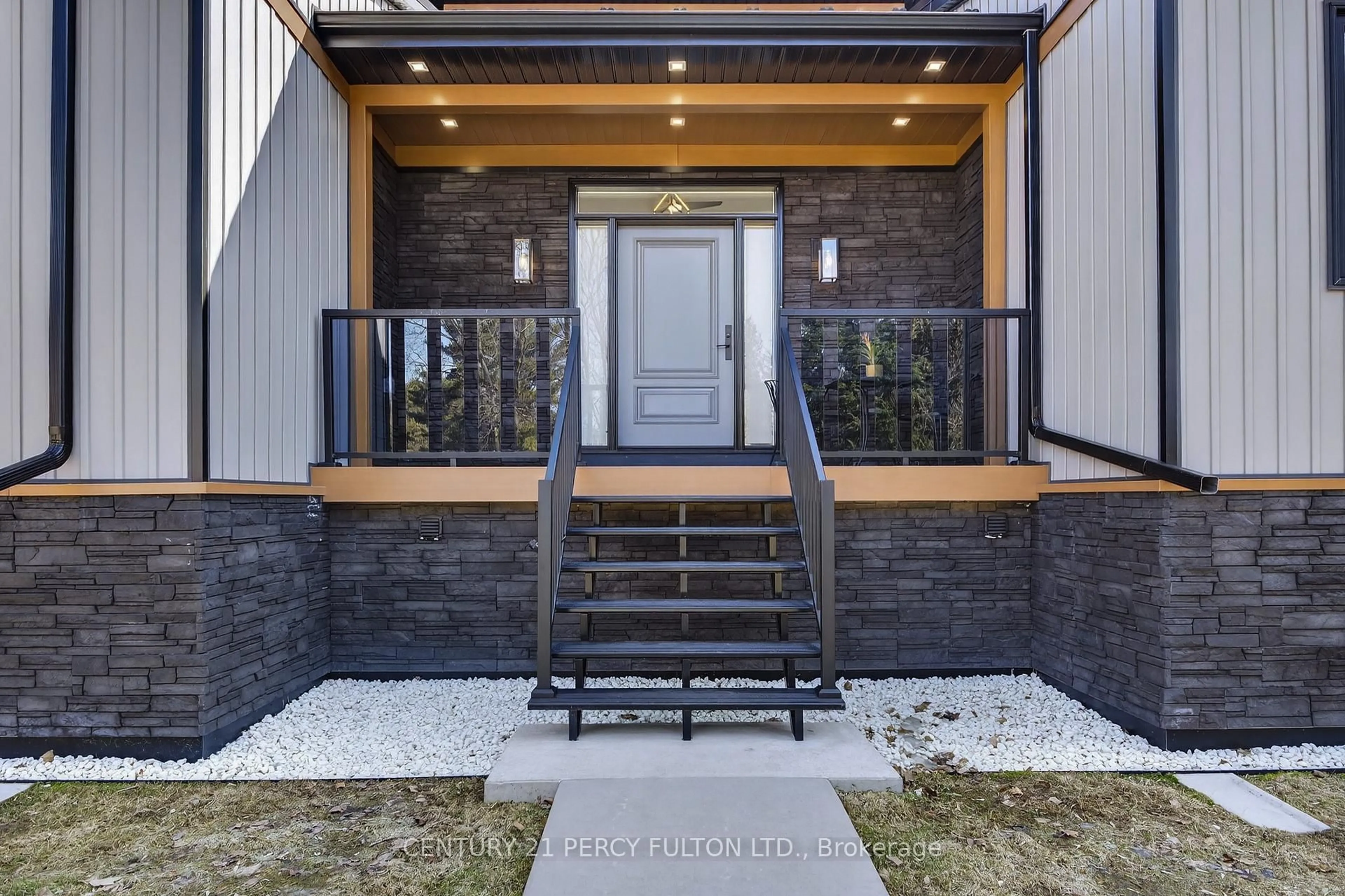 Indoor entryway for 9243 County Road 1, Adjala-Tosorontio Ontario L0N 1P0