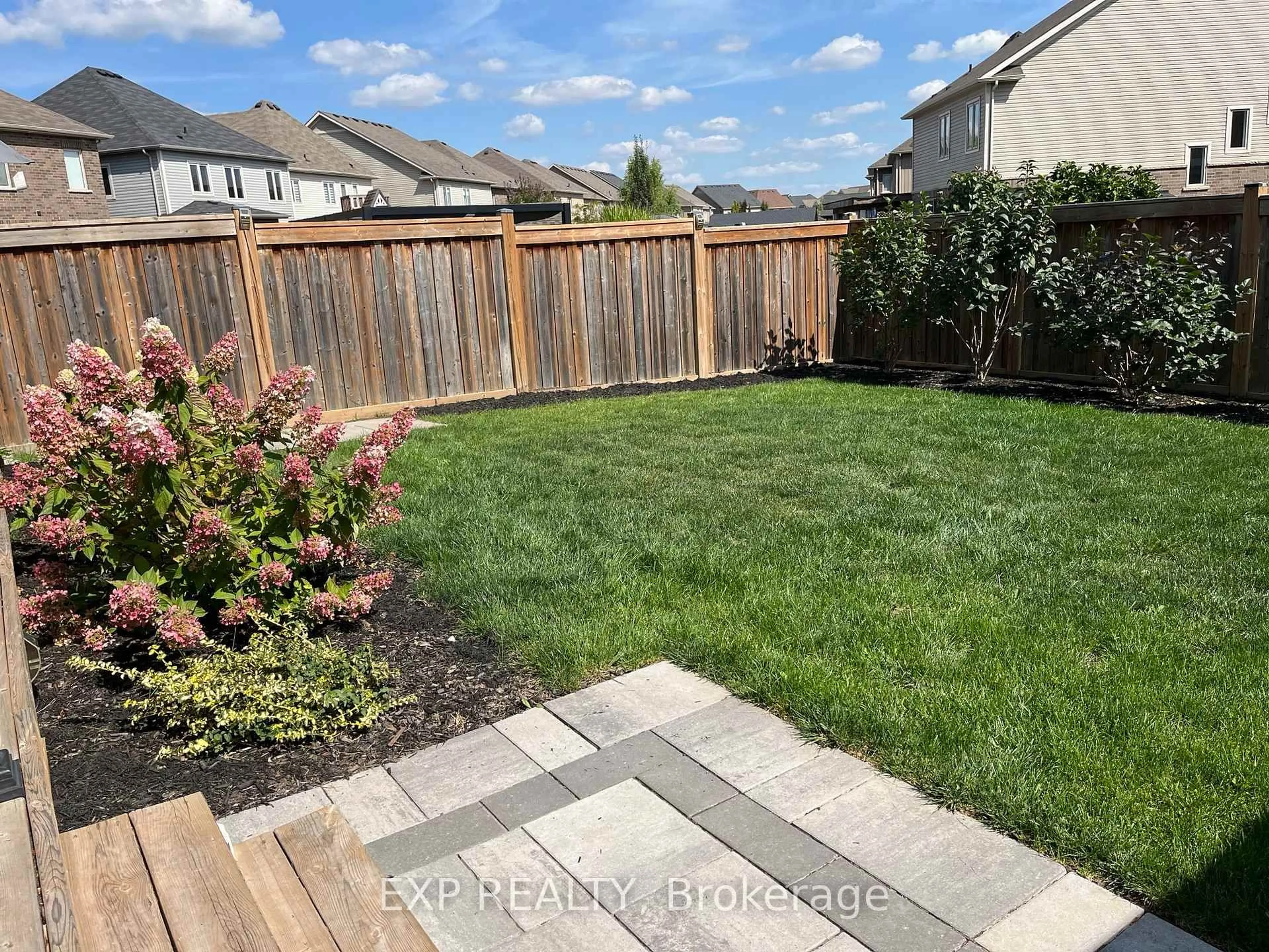 Patio, street for 71 Donnan Dr, New Tecumseth Ontario L0G 1W0