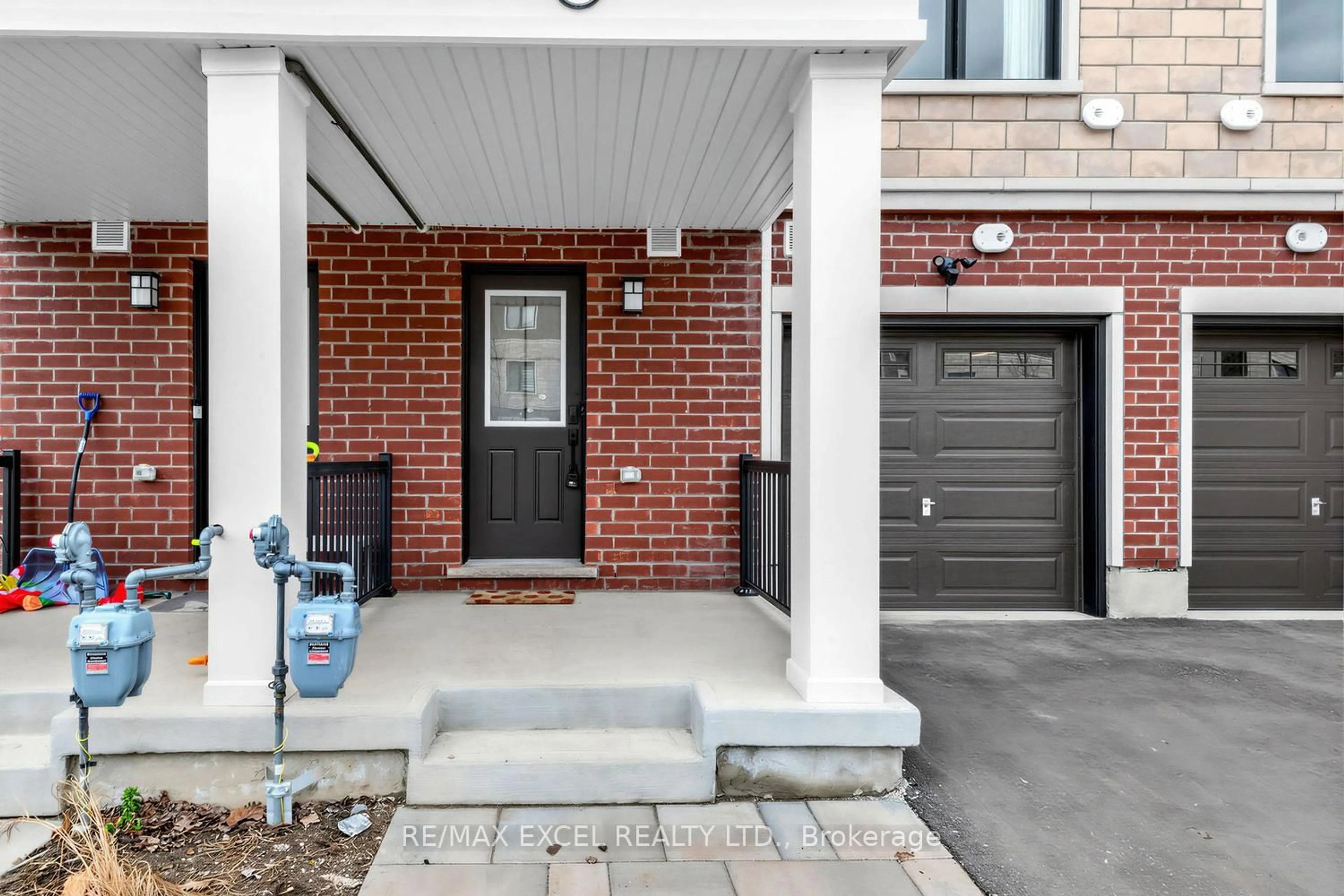 Home with brick exterior material, street for 140 Covington Cres, Whitchurch-Stouffville Ontario L4A 4W8