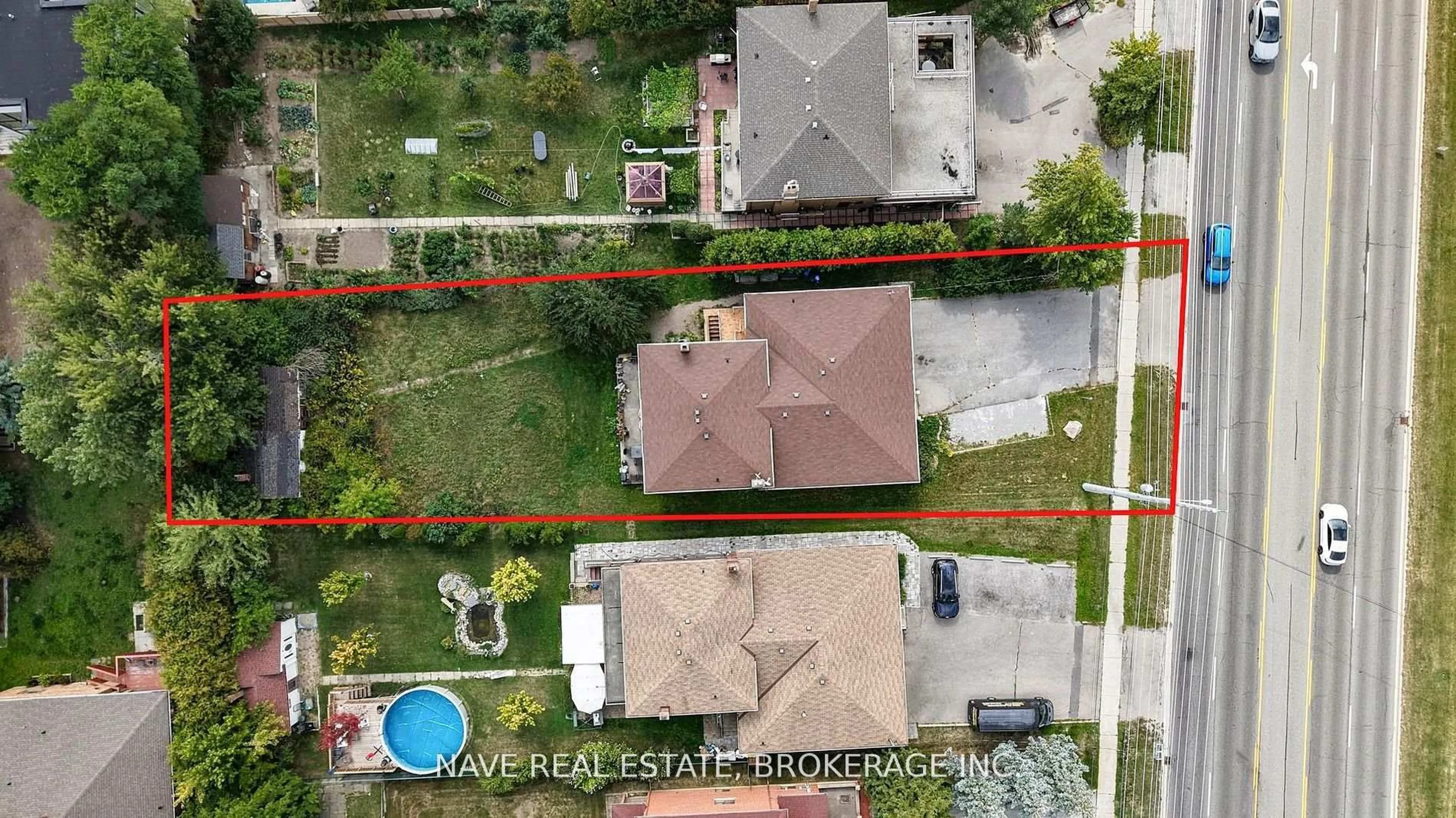 A pic from outside/outdoor area/front of a property/back of a property/a pic from drone, street for 9747 Bathurst St, Richmond Hill Ontario L4C 3X5