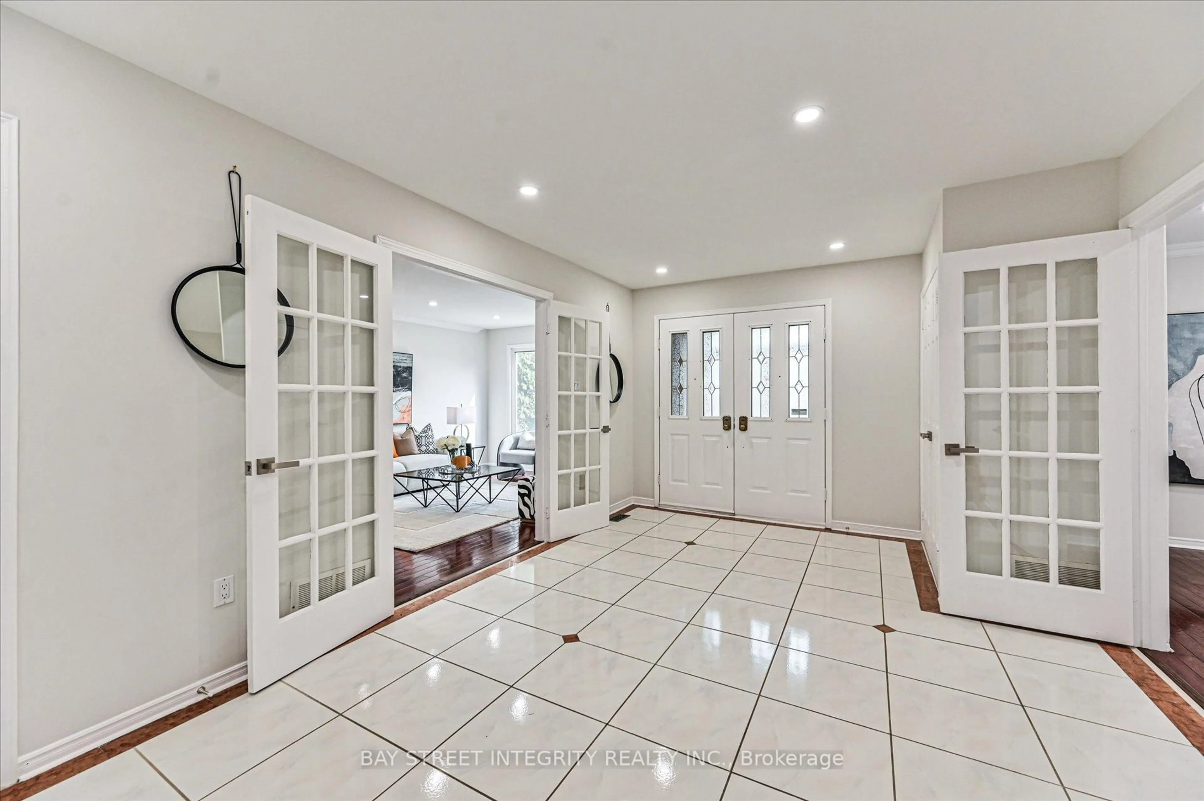 Indoor entryway for 12 Greystone Rd, Markham Ontario L3R 8H9