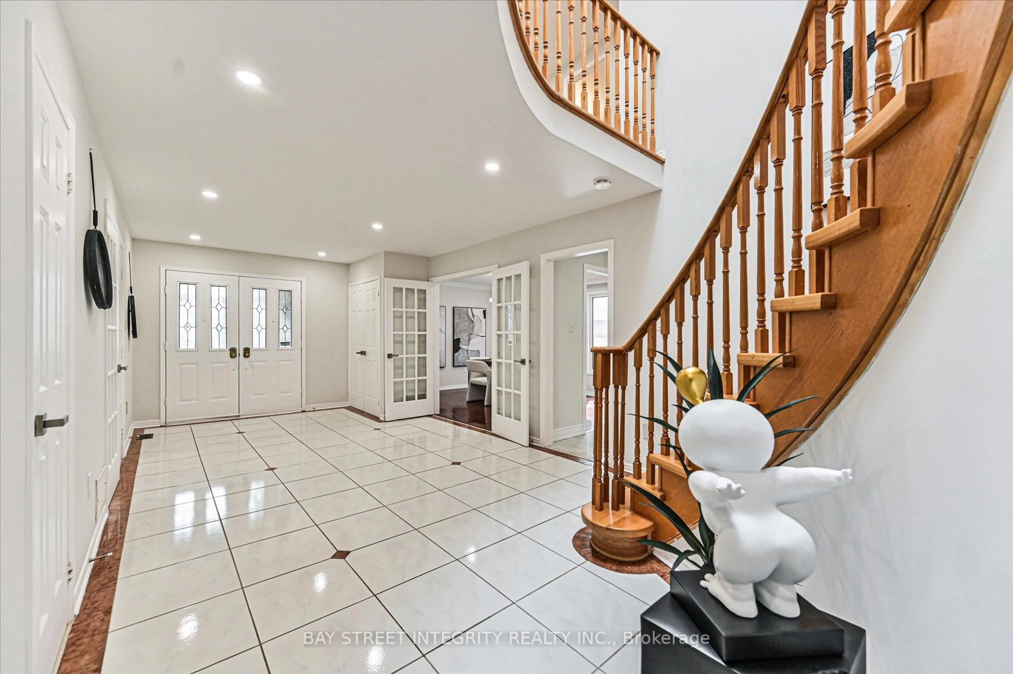 Indoor foyer for 12 Greystone Rd, Markham Ontario L3R 8H9