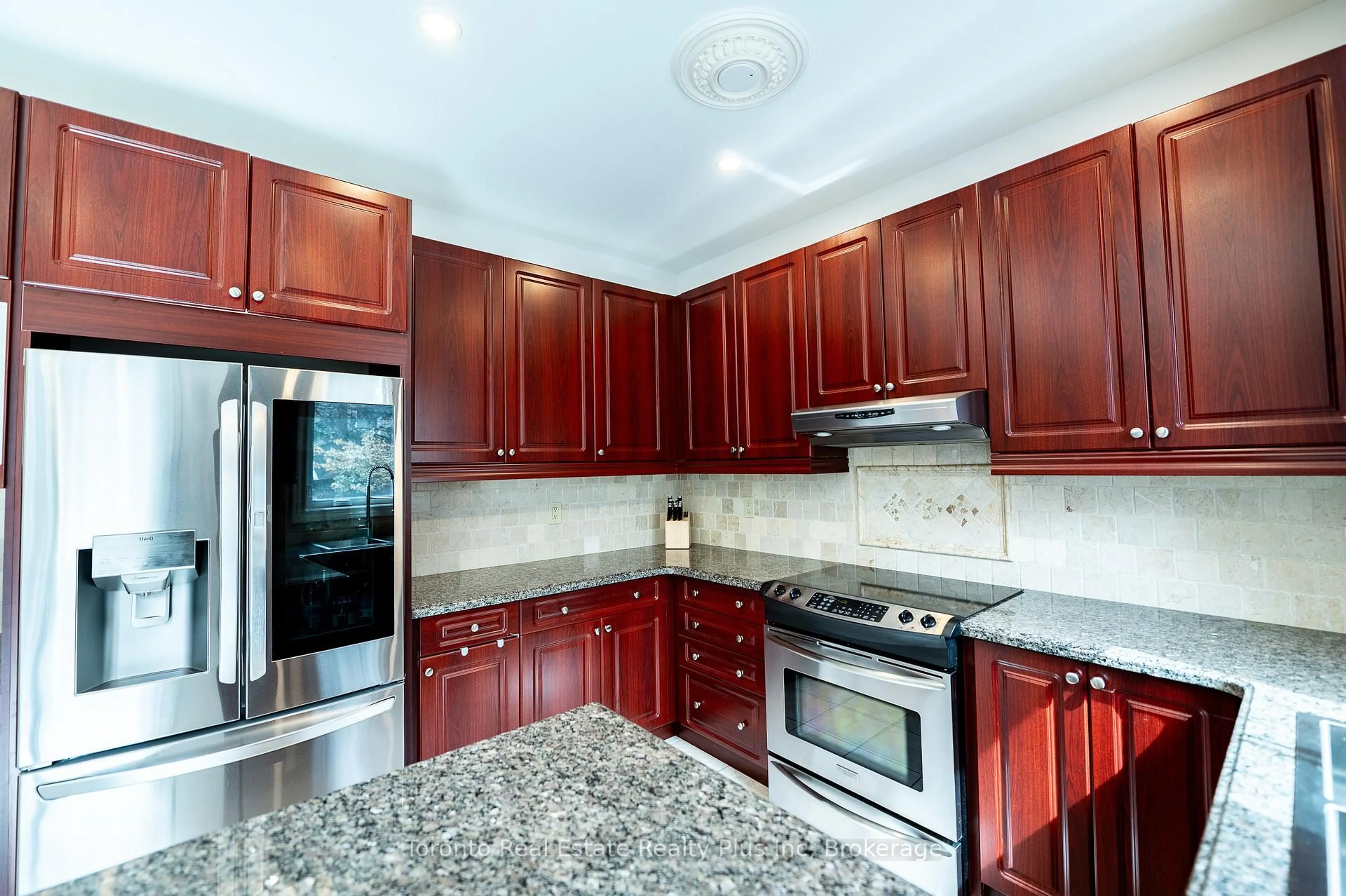 Standard kitchen, unknown for 14 Riel Dr, Richmond Hill Ontario L4E 4W4