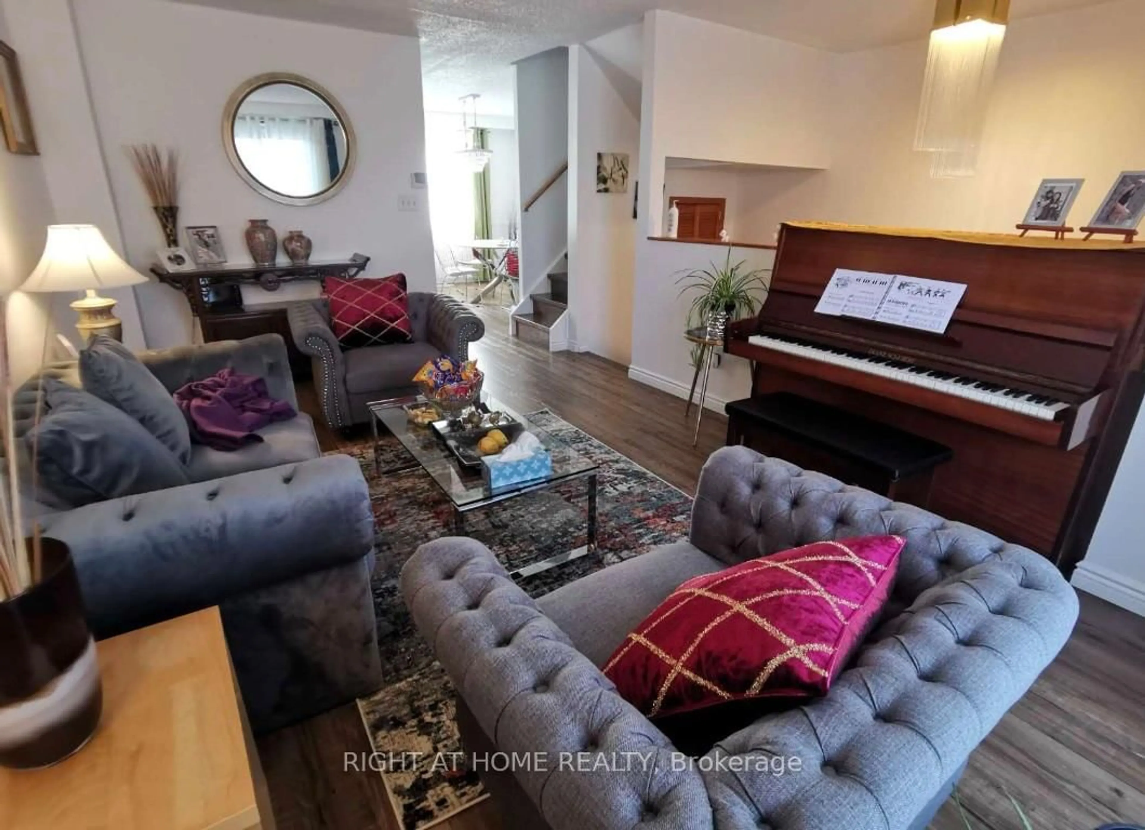 Living room with furniture, wood/laminate floor for 1974 John St #164, Markham Ontario L3T 1Z1