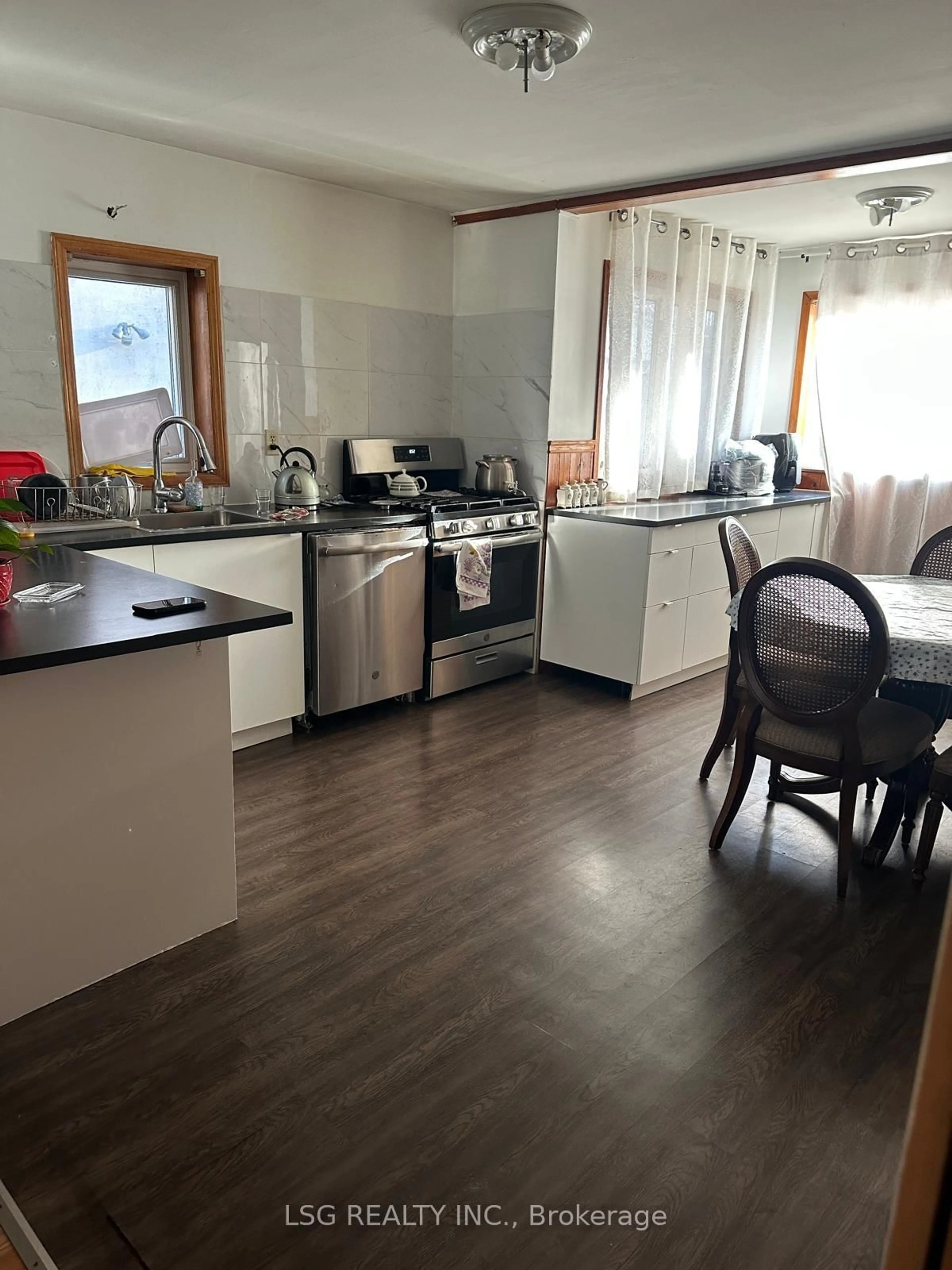 Standard kitchen, wood/laminate floor for 48 Moray Ave, Richmond Hill Ontario L4E 3C3