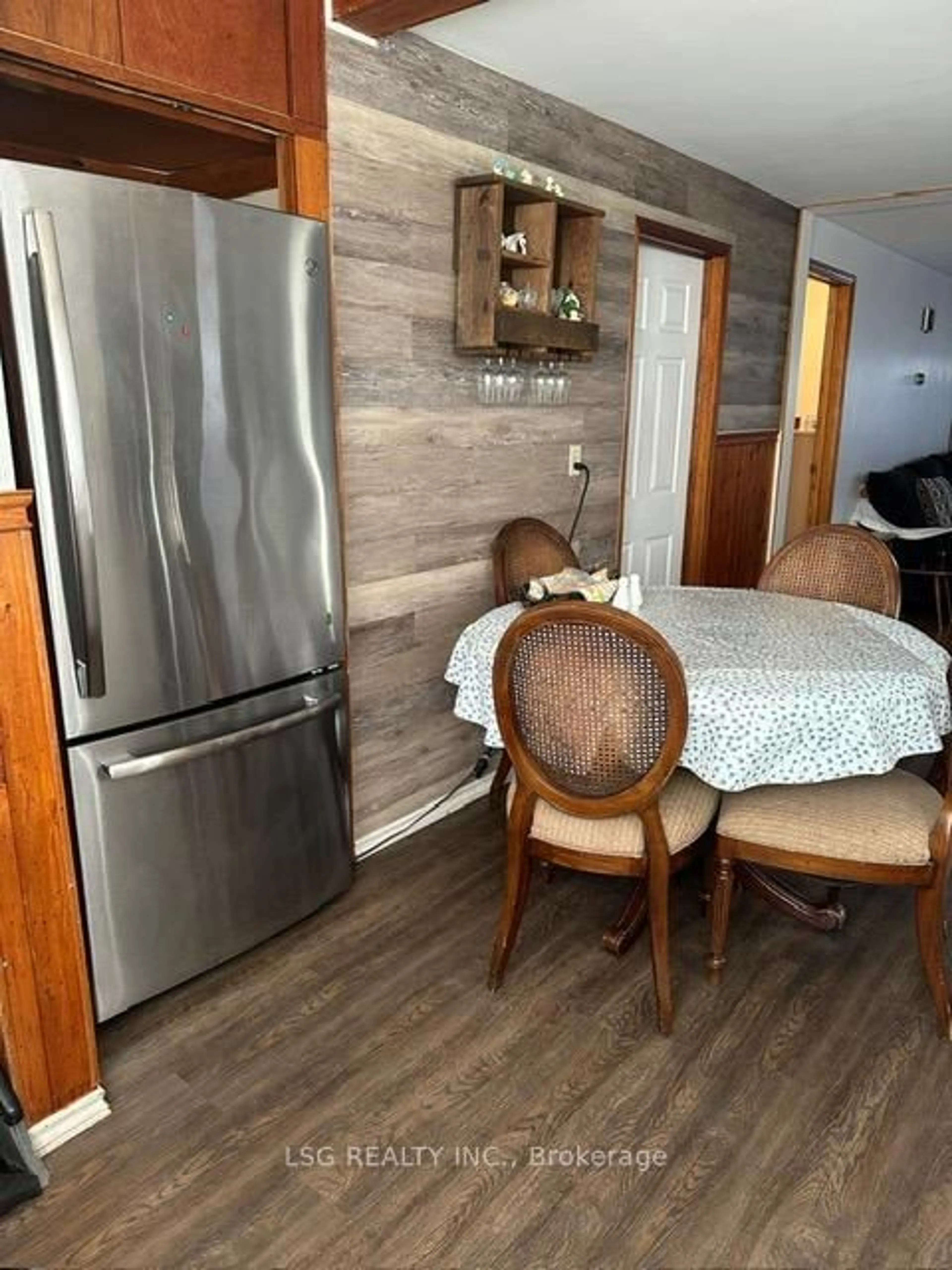 Dining room, wood/laminate floor for 48 Moray Ave, Richmond Hill Ontario L4E 3C3