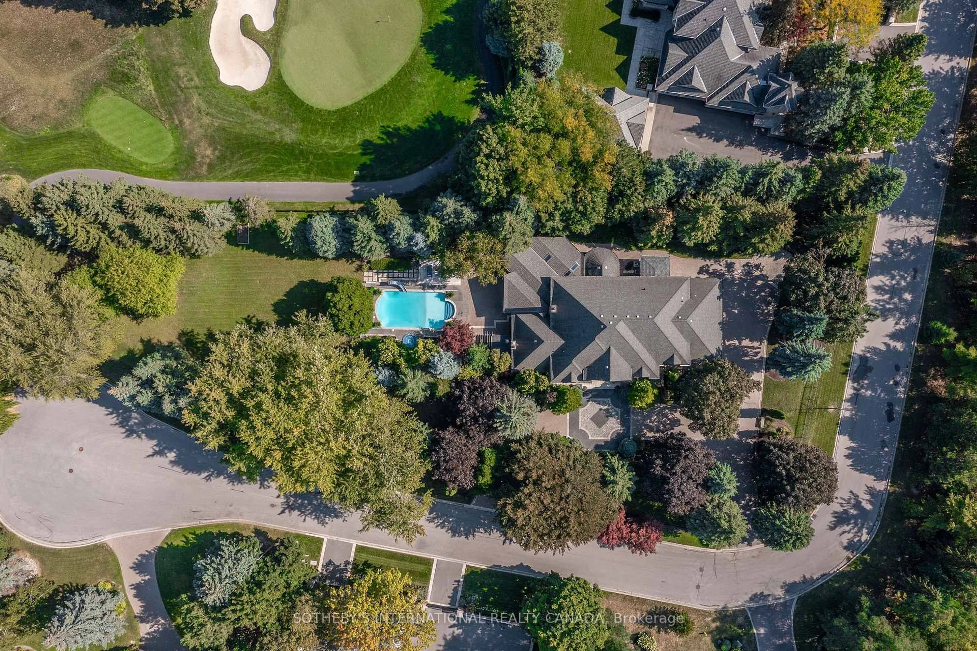 A pic from outside/outdoor area/front of a property/back of a property/a pic from drone, street for 85 Cowan Dr, Vaughan Ontario L4L 7H4