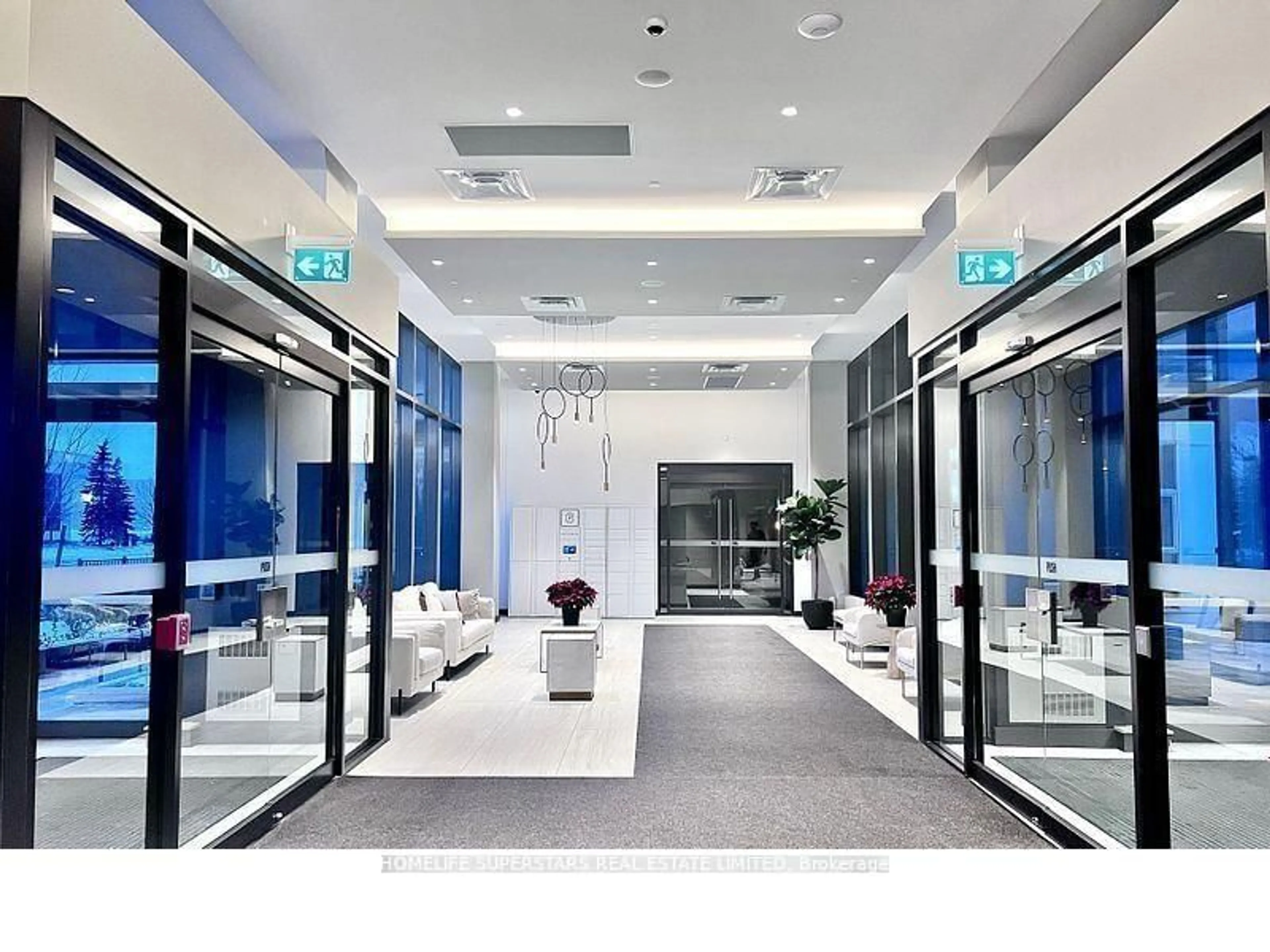 Indoor foyer for 10 Honeycrisp Cres #207, Vaughan Ontario L4K 0N6