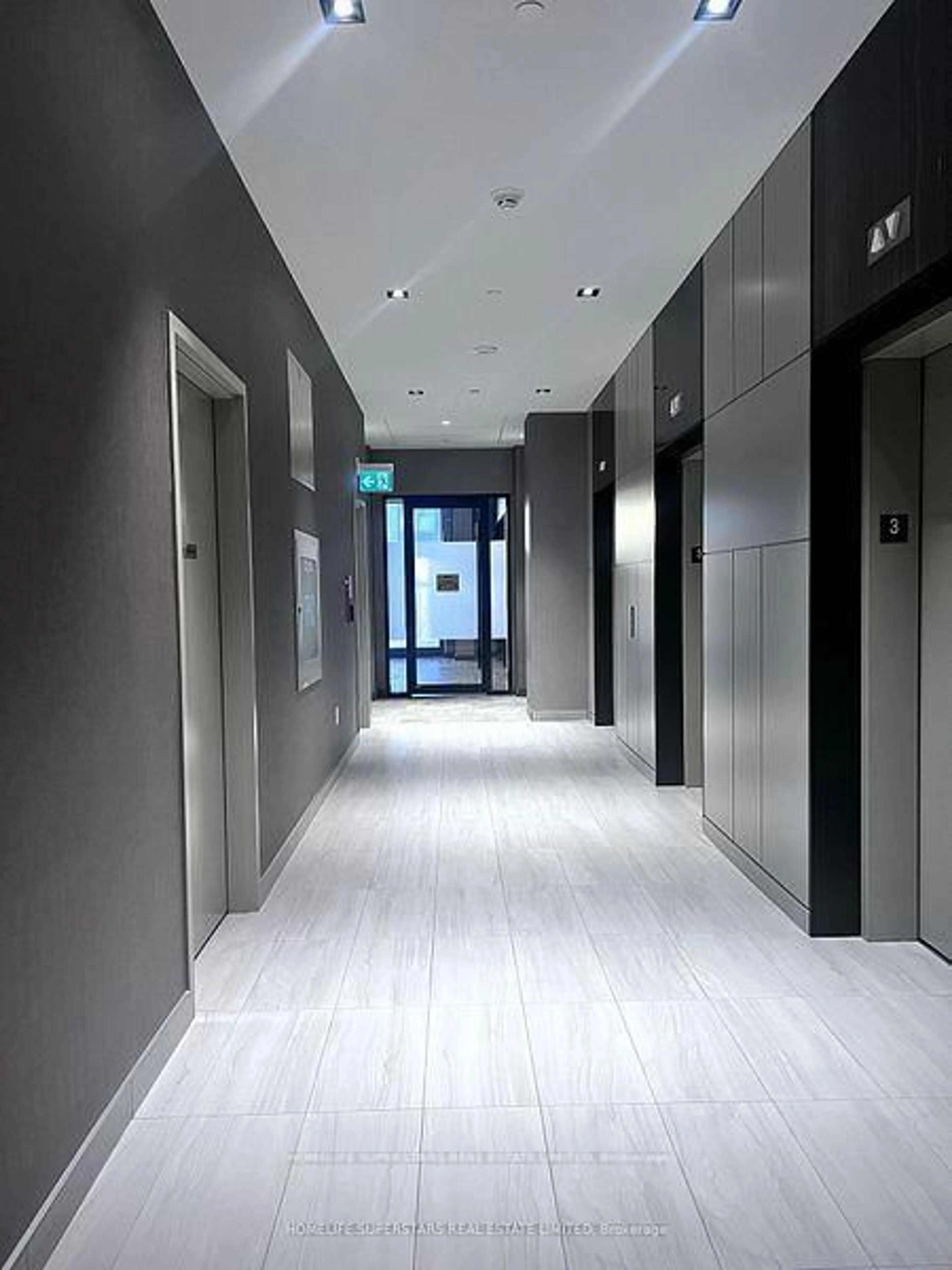 Indoor foyer for 10 Honeycrisp Cres #207, Vaughan Ontario L4K 0N6