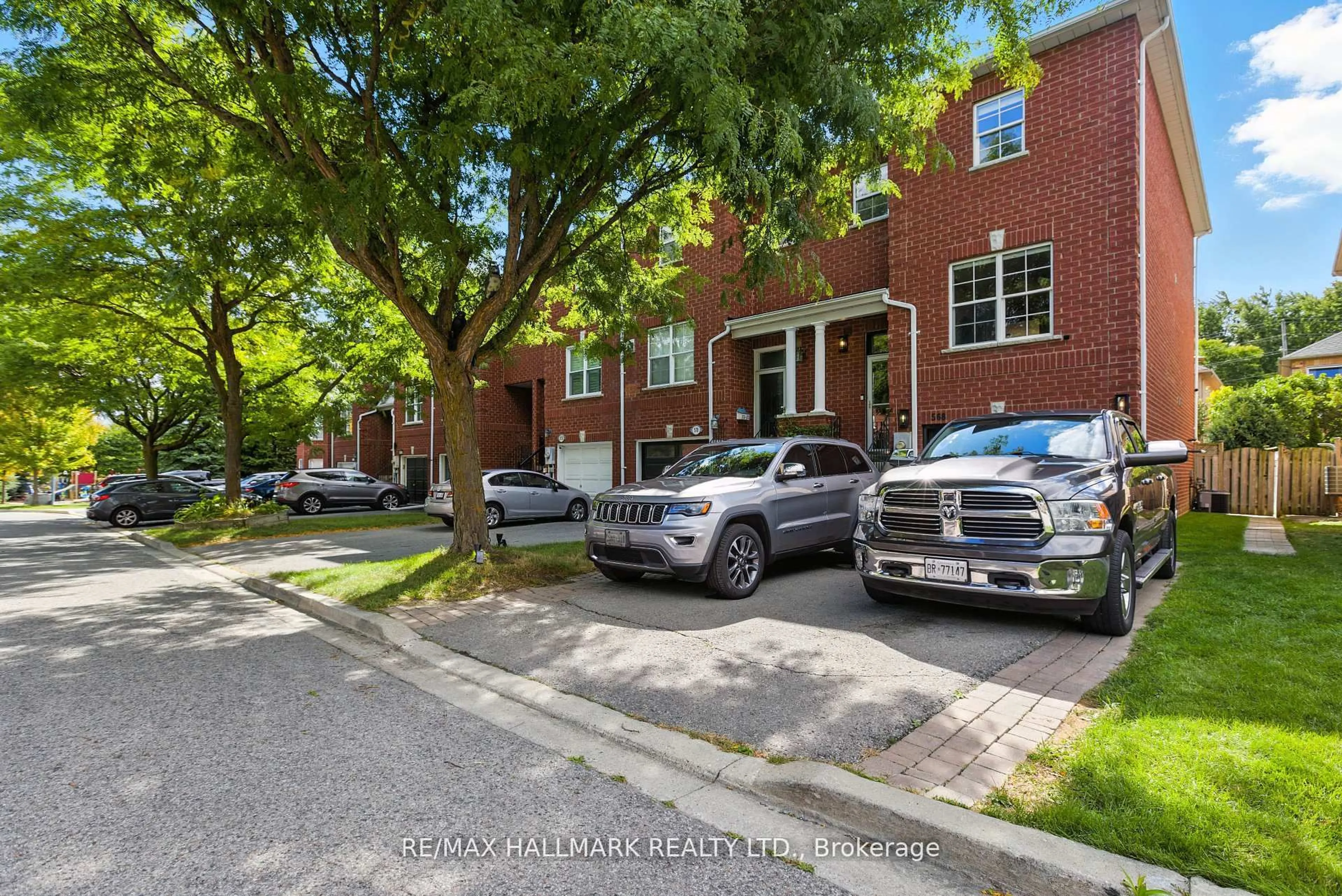 Home with brick exterior material, street for 568 Legresley Lane, Newmarket Ontario L3Y 8R8