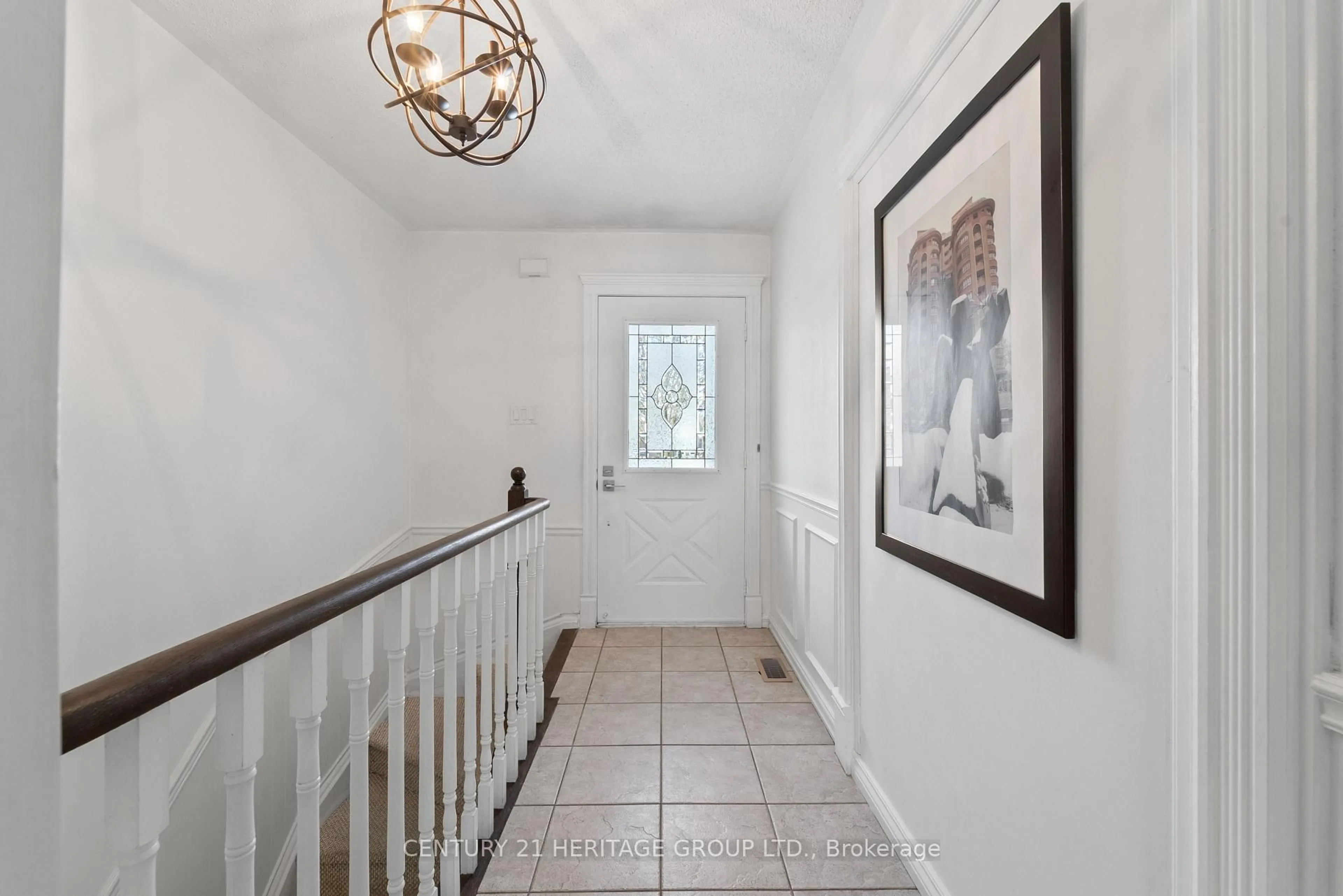 Indoor entryway for 11 Rosebank Blvd, East Gwillimbury Ontario L9N 1C8