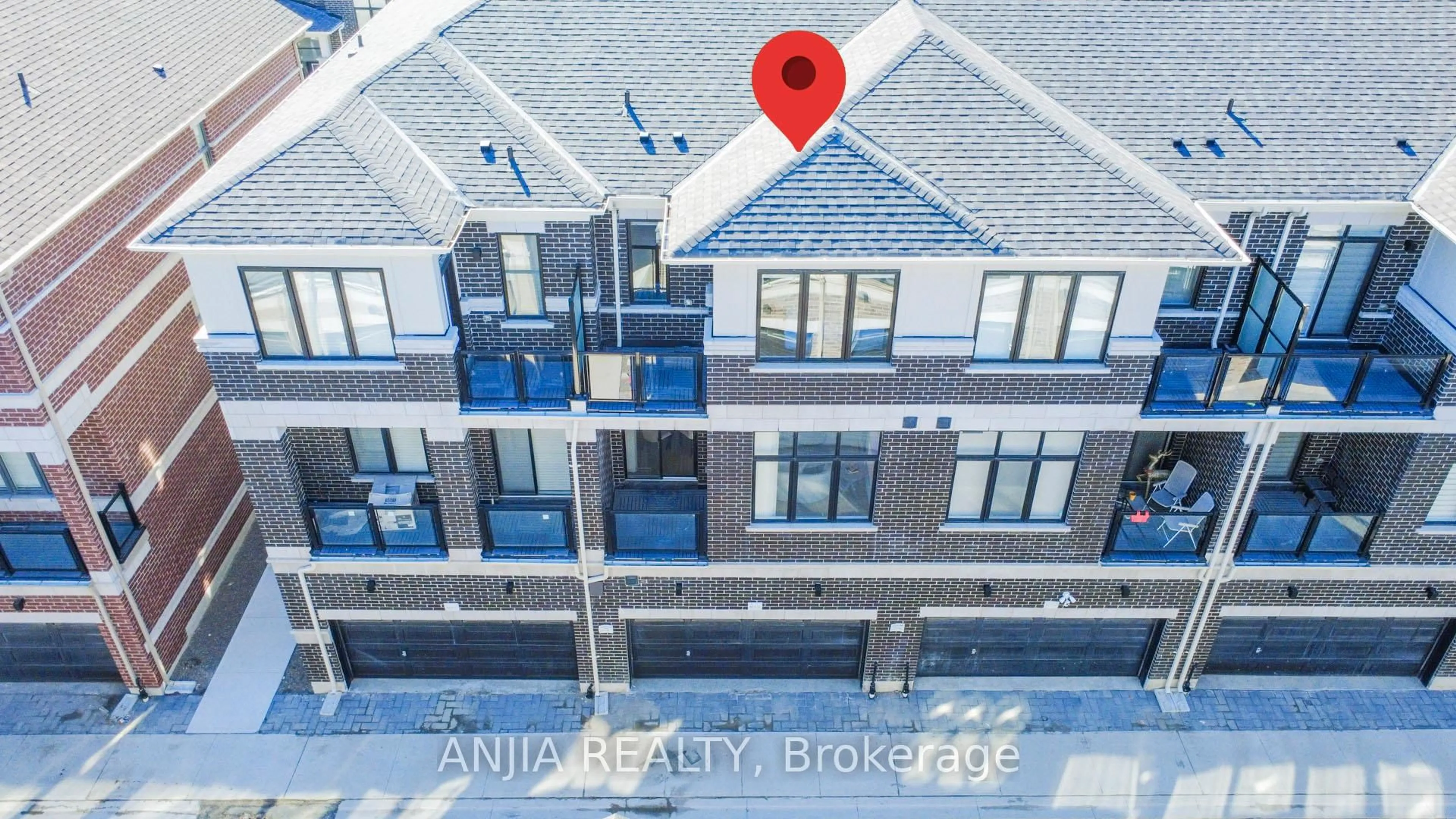 A pic from outside/outdoor area/front of a property/back of a property/a pic from drone, building for 45 Kahshe Lane, Richmond Hill Ontario L4S 0N9