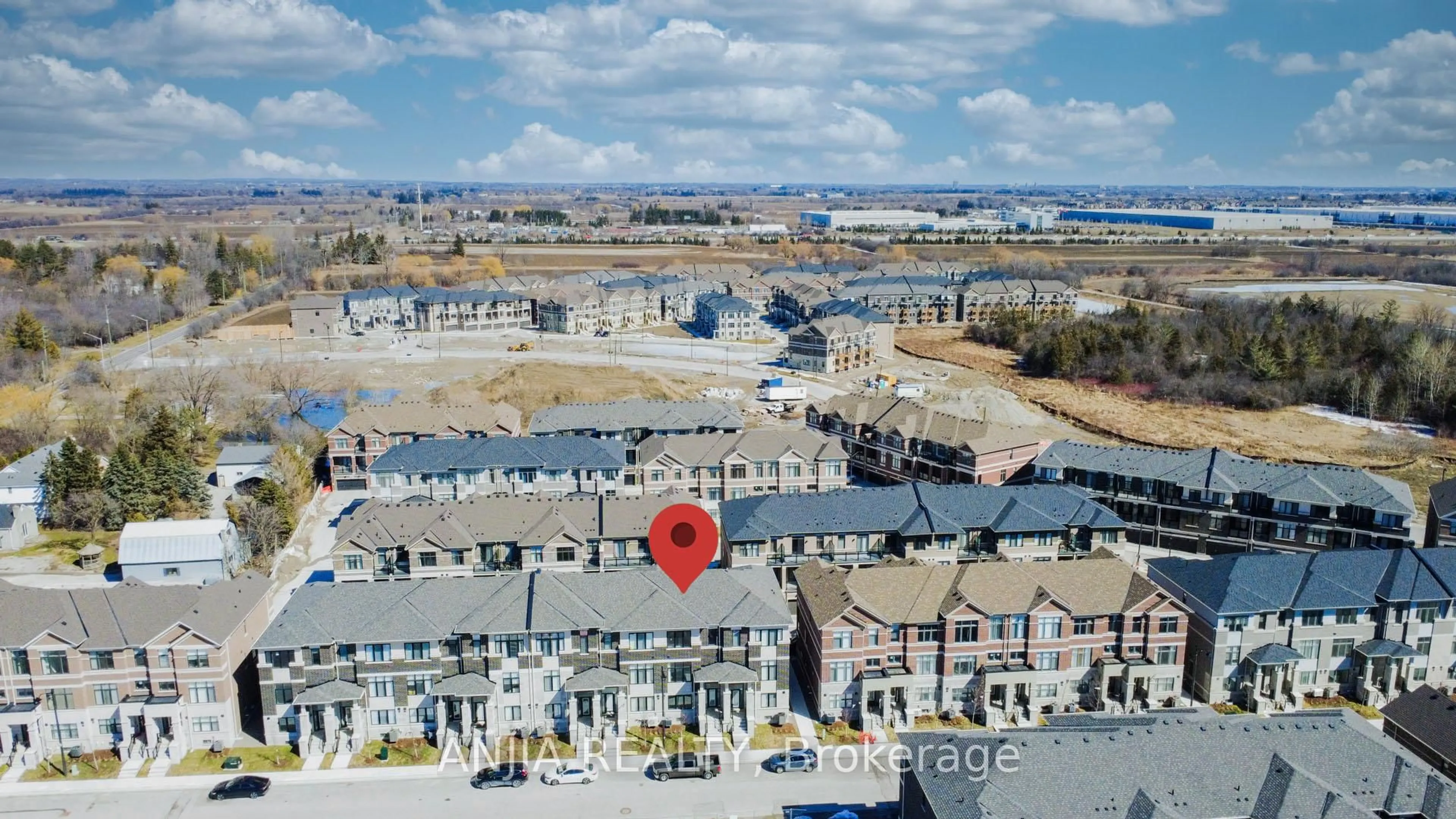 A pic from outside/outdoor area/front of a property/back of a property/a pic from drone, city buildings view from balcony for 45 Kahshe Lane, Richmond Hill Ontario L4S 0N9