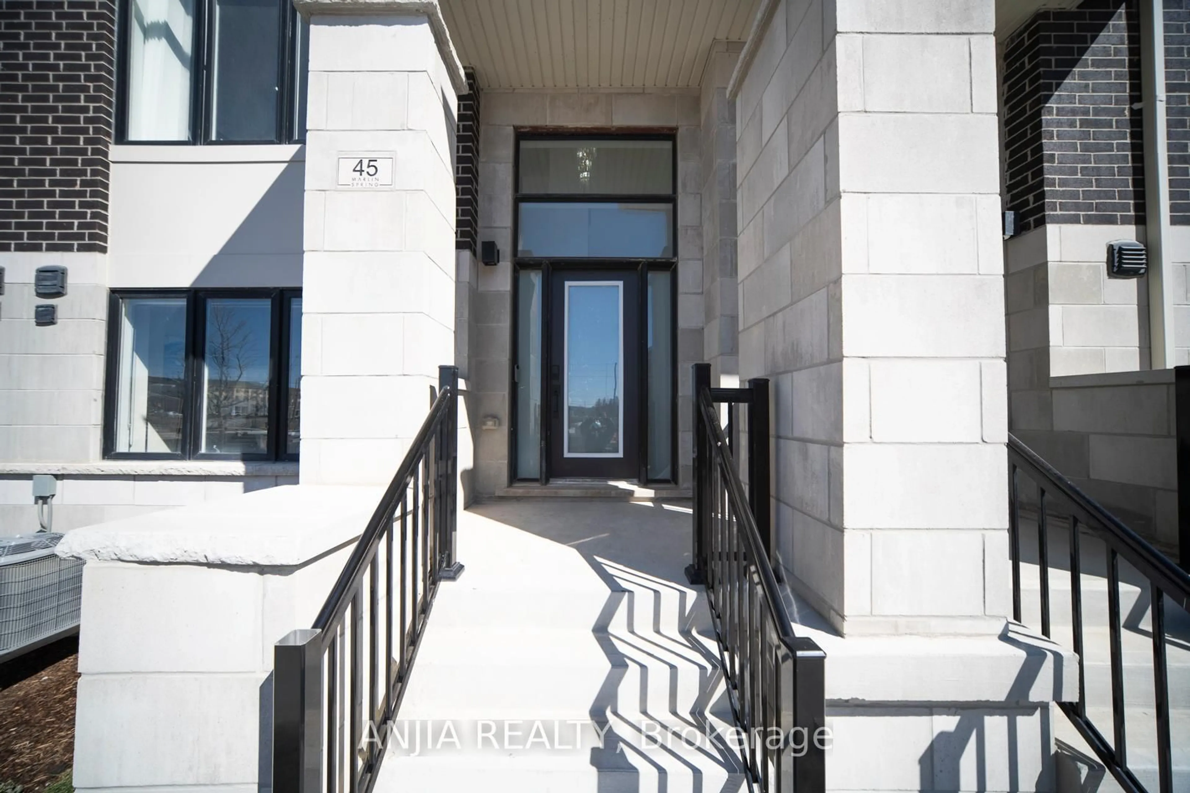 Indoor foyer for 45 Kahshe Lane, Richmond Hill Ontario L4S 0N9