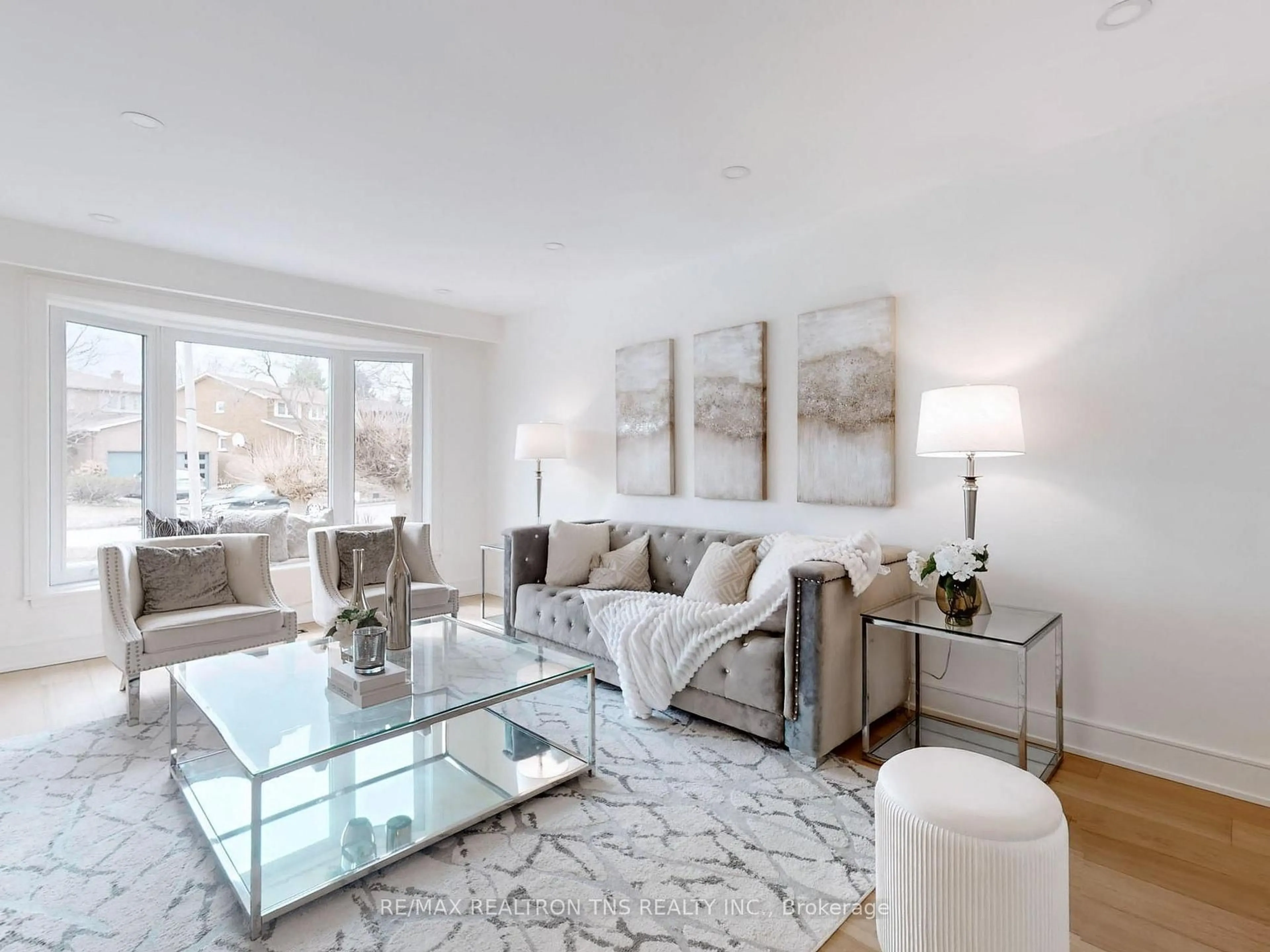 Living room with furniture, unknown for 46 Sycamore Dr, Markham Ontario L3T 5V6