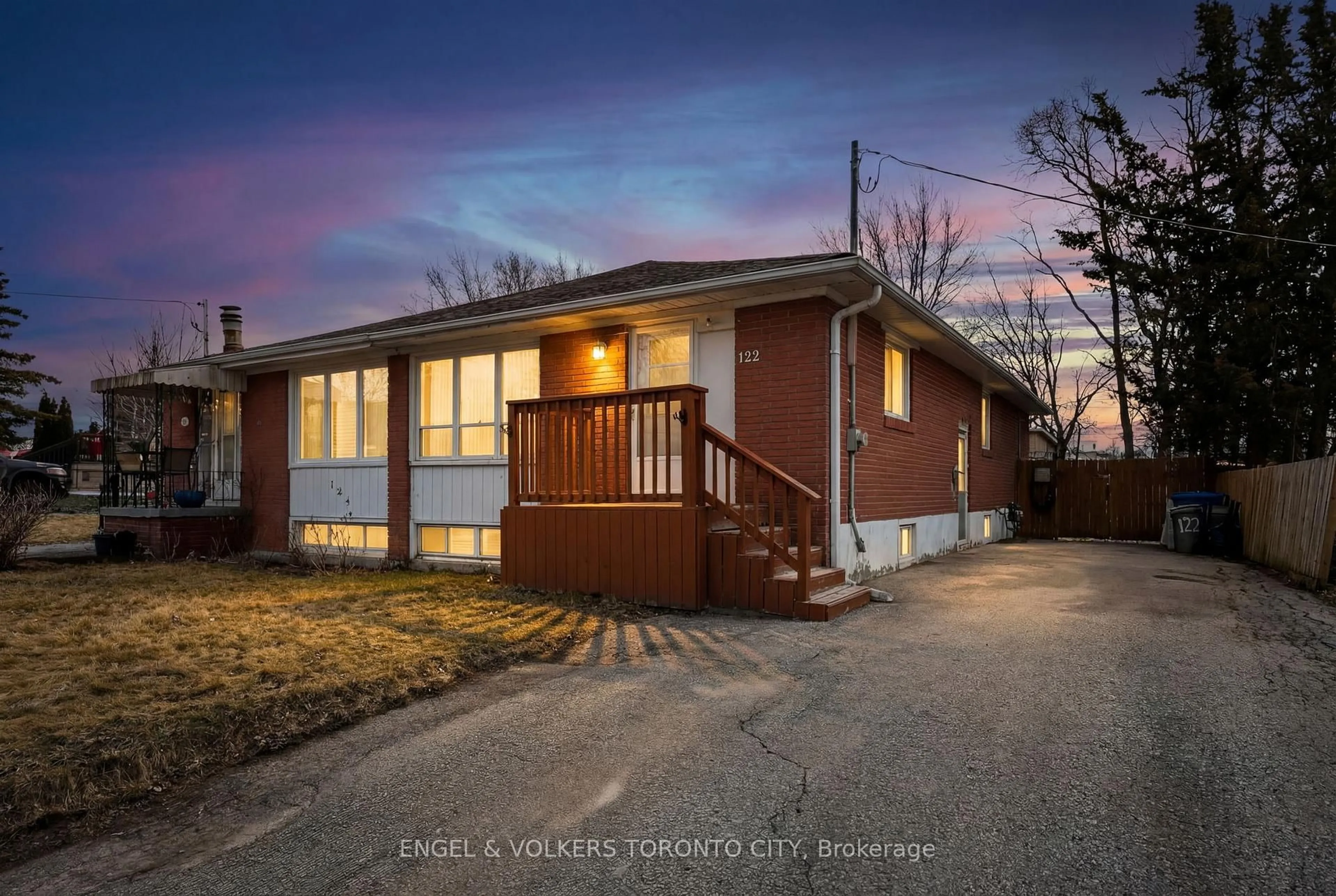 Unknown for 122 Septonne Ave, Newmarket Ontario L3Y 2W3