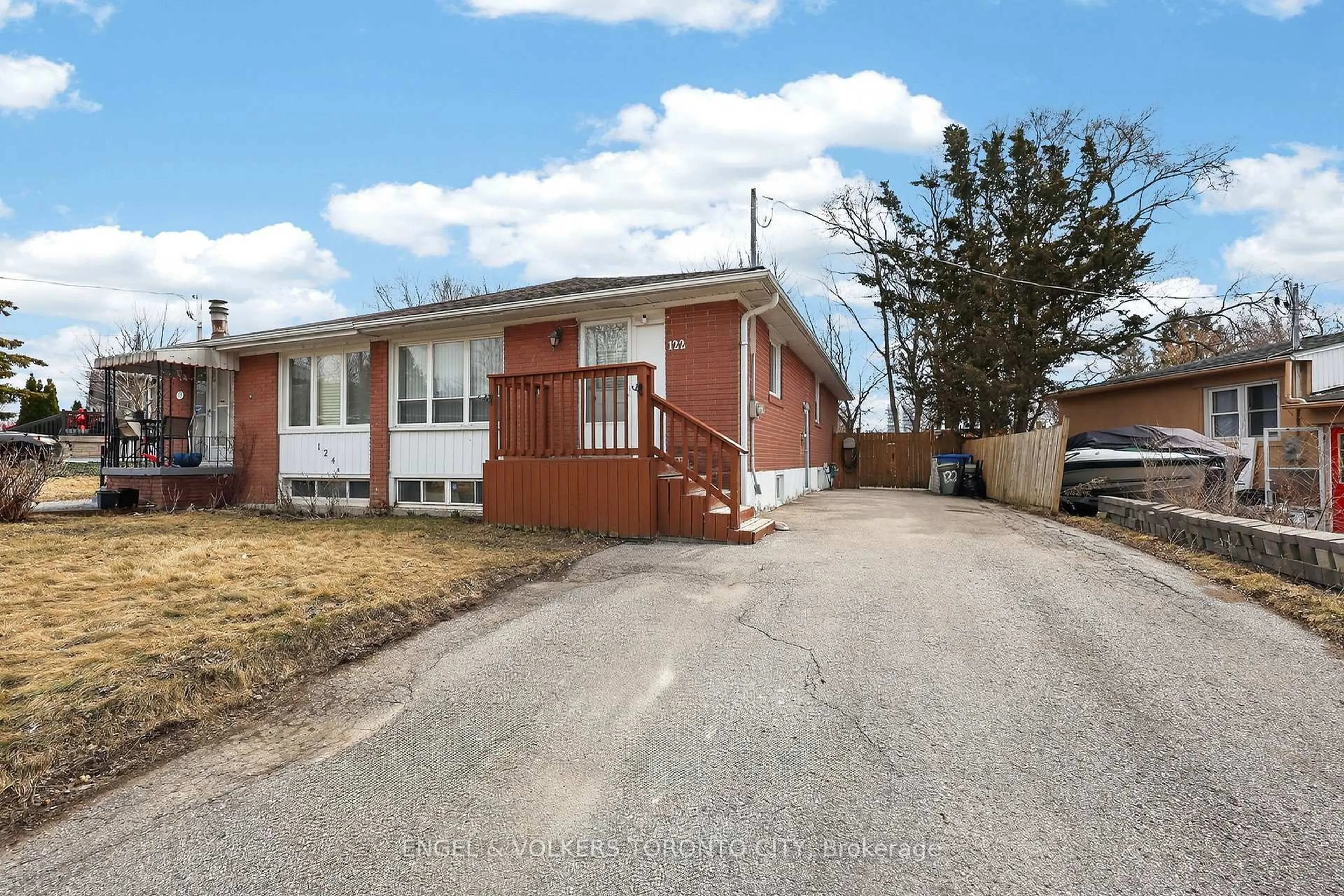 Home with brick exterior material, street for 122 Septonne Ave, Newmarket Ontario L3Y 2W3