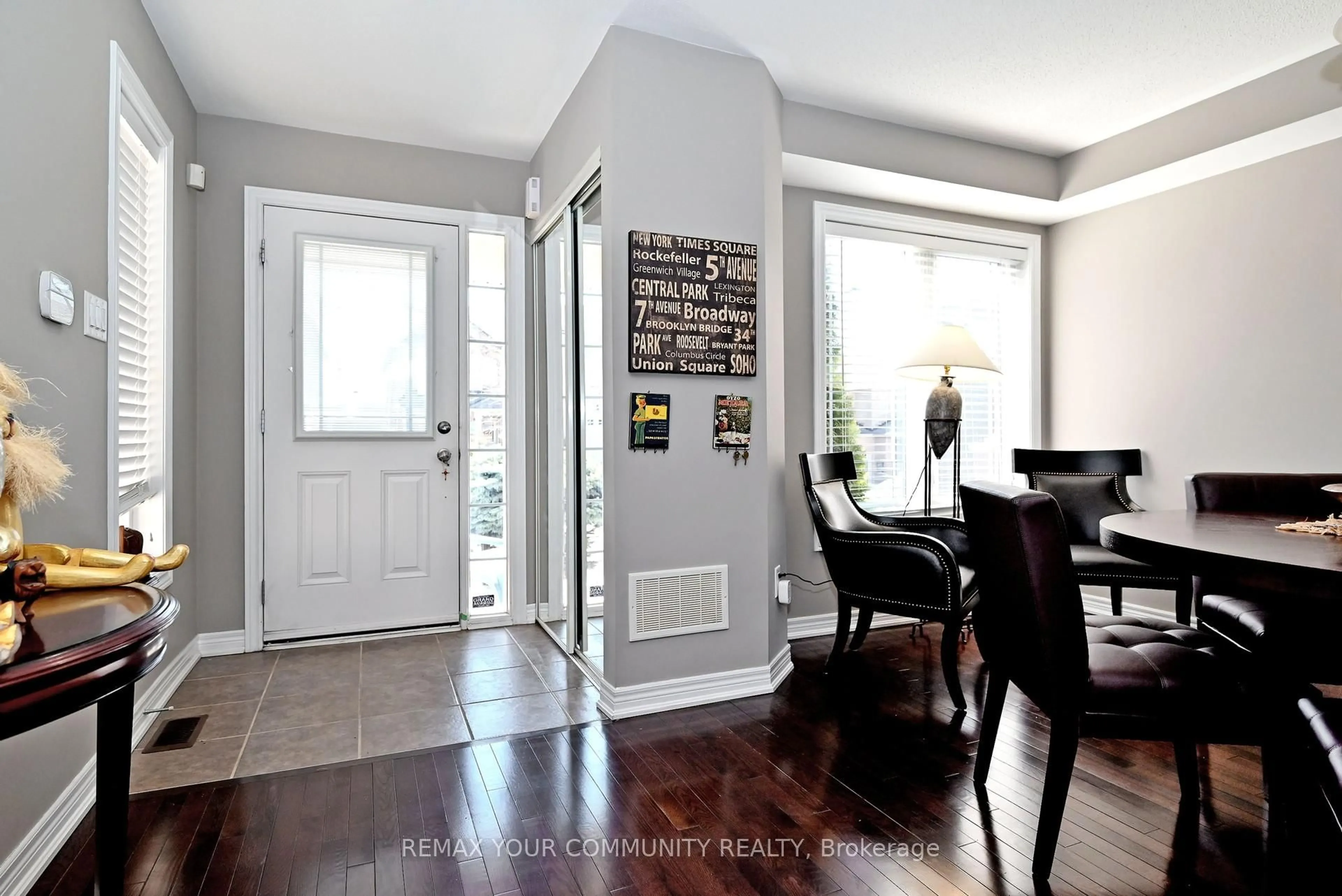 Indoor entryway for 44 Stoyell Dr, Richmond Hill Ontario L4E 0M7