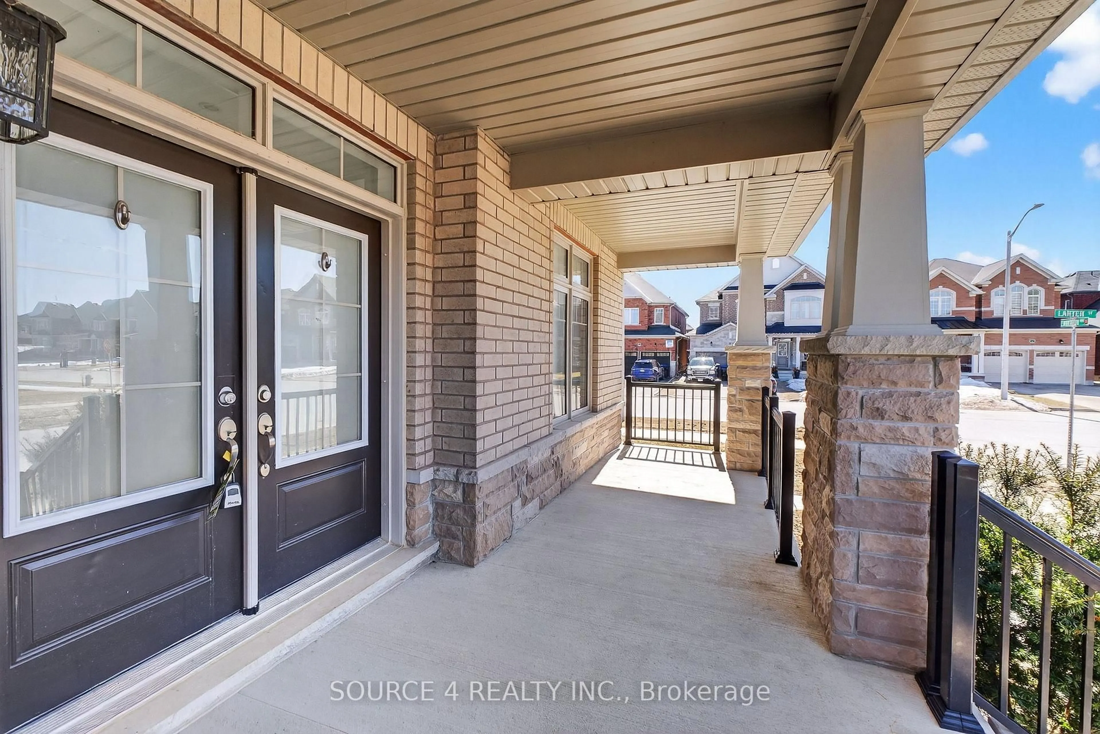 Indoor entryway for 1020 Larter St, Innisfil Ontario L9S 0N4