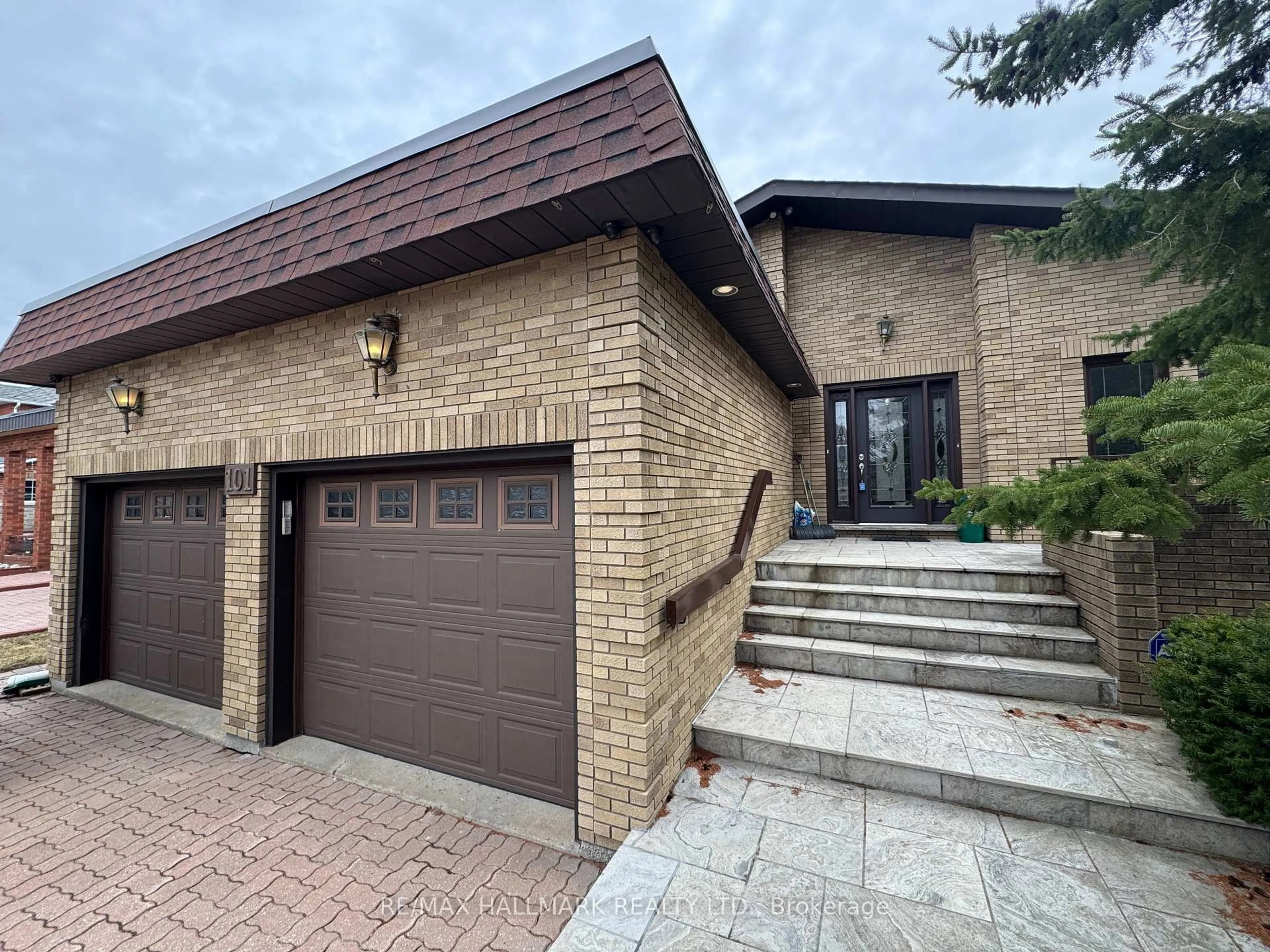 Home with brick exterior material, street for 101 Leyburn Ave, Richmond Hill Ontario L4C 0J6