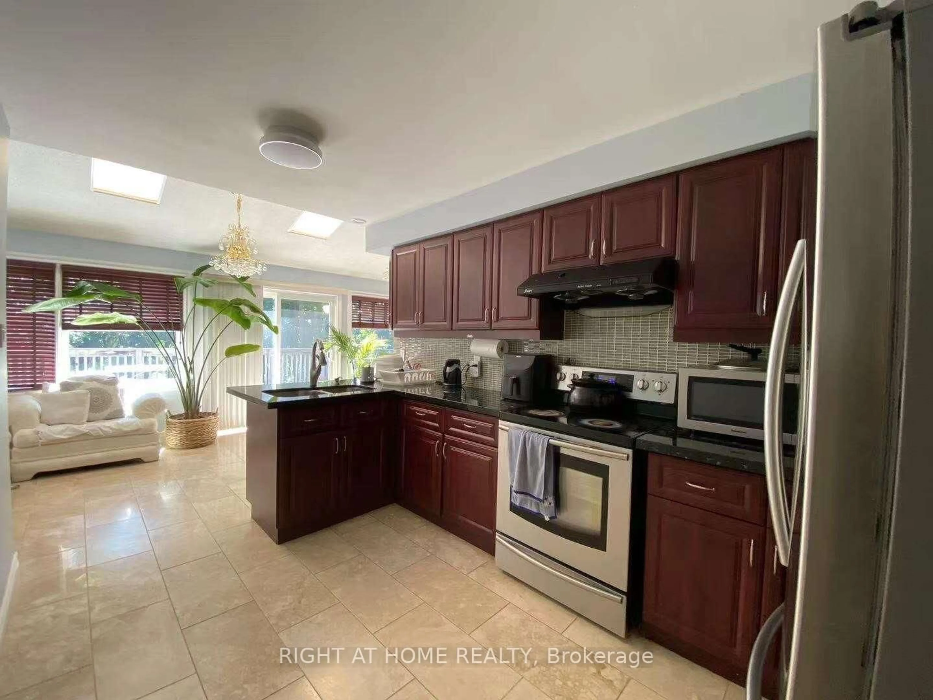 Open concept kitchen, ceramic/tile floor for 3 Hollingham Rd, Markham Ontario L3R 7Y1