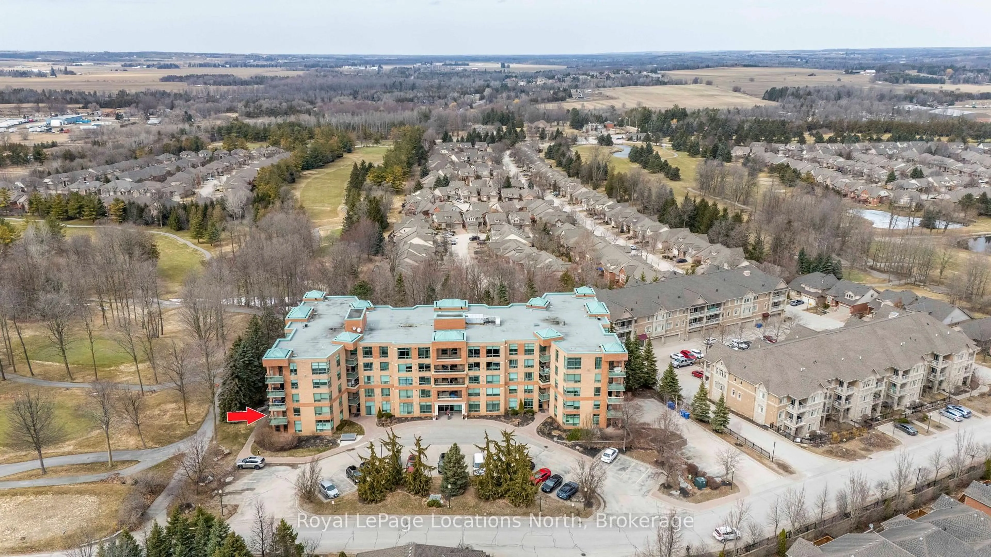 A pic from outside/outdoor area/front of a property/back of a property/a pic from drone, unknown for 4 Briar Hill Hts #213, New Tecumseth Ontario L9R 1Z7