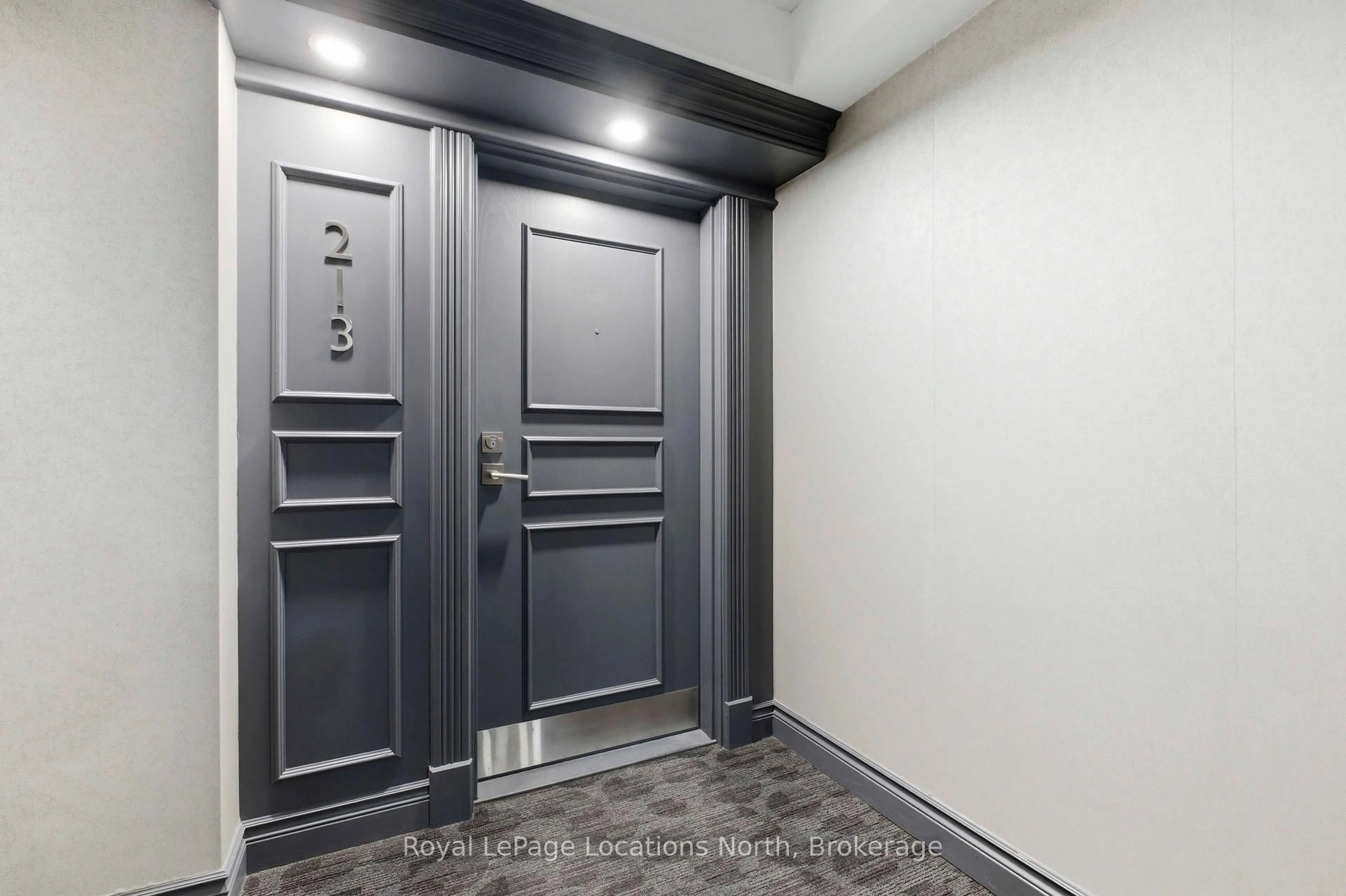 Indoor foyer for 4 Briar Hill Hts #213, New Tecumseth Ontario L9R 1Z7