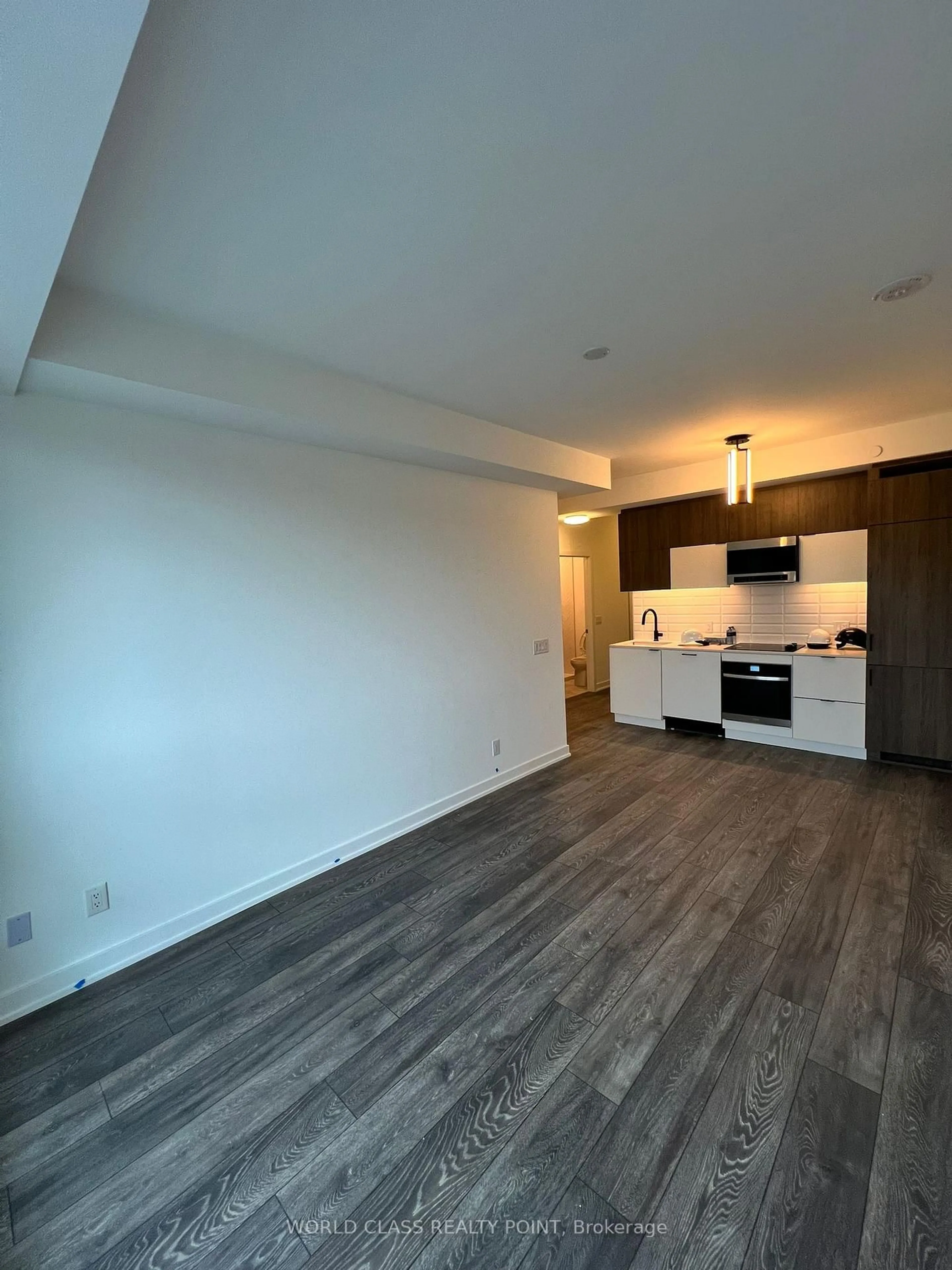 A pic of a room for 8888 Yonge St #212, Richmond Hill Ontario L4C 5V6
