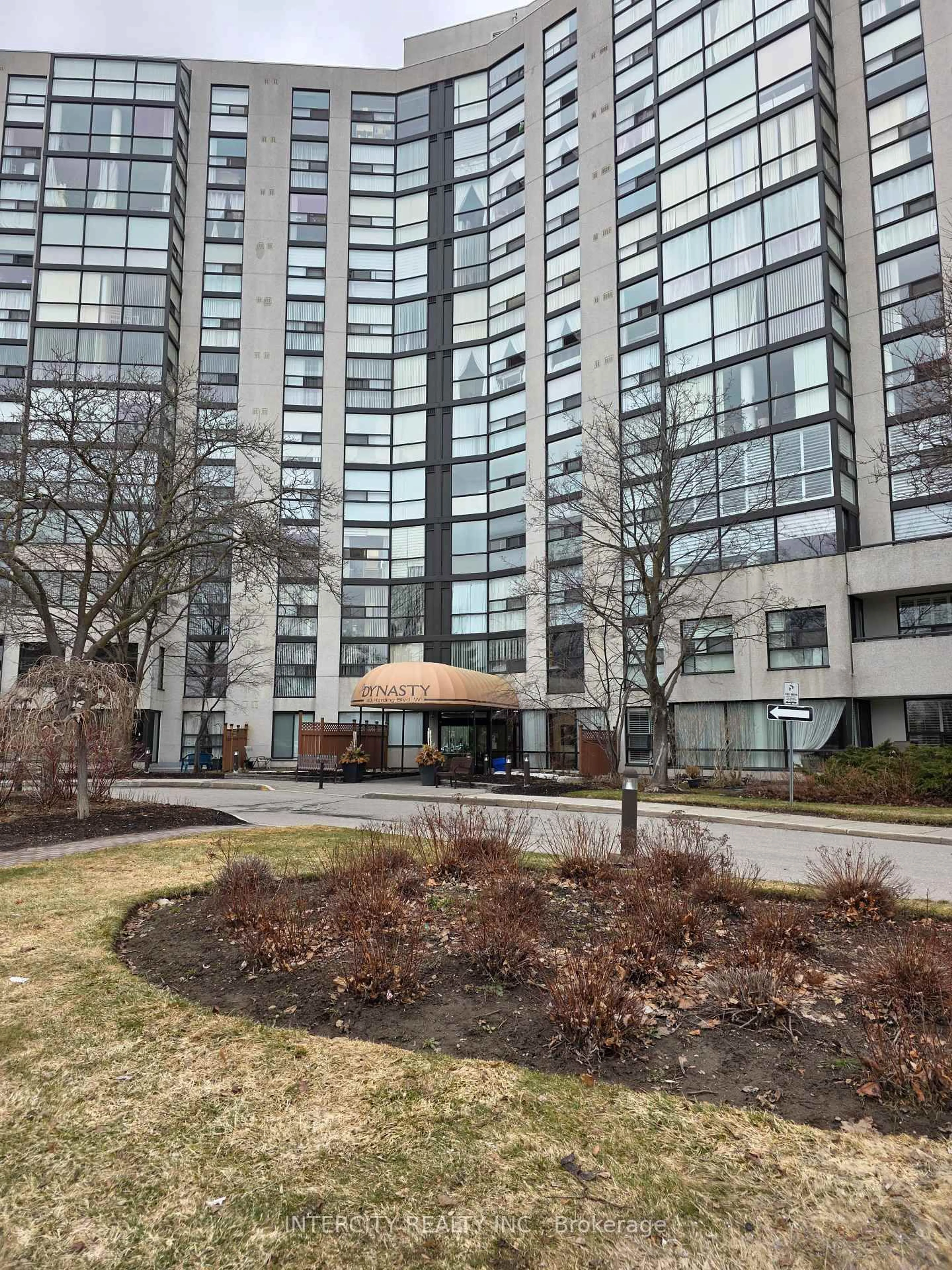 Indoor foyer for 40 Harding Blvd #310, Richmond Hill Ontario L4C 9S5