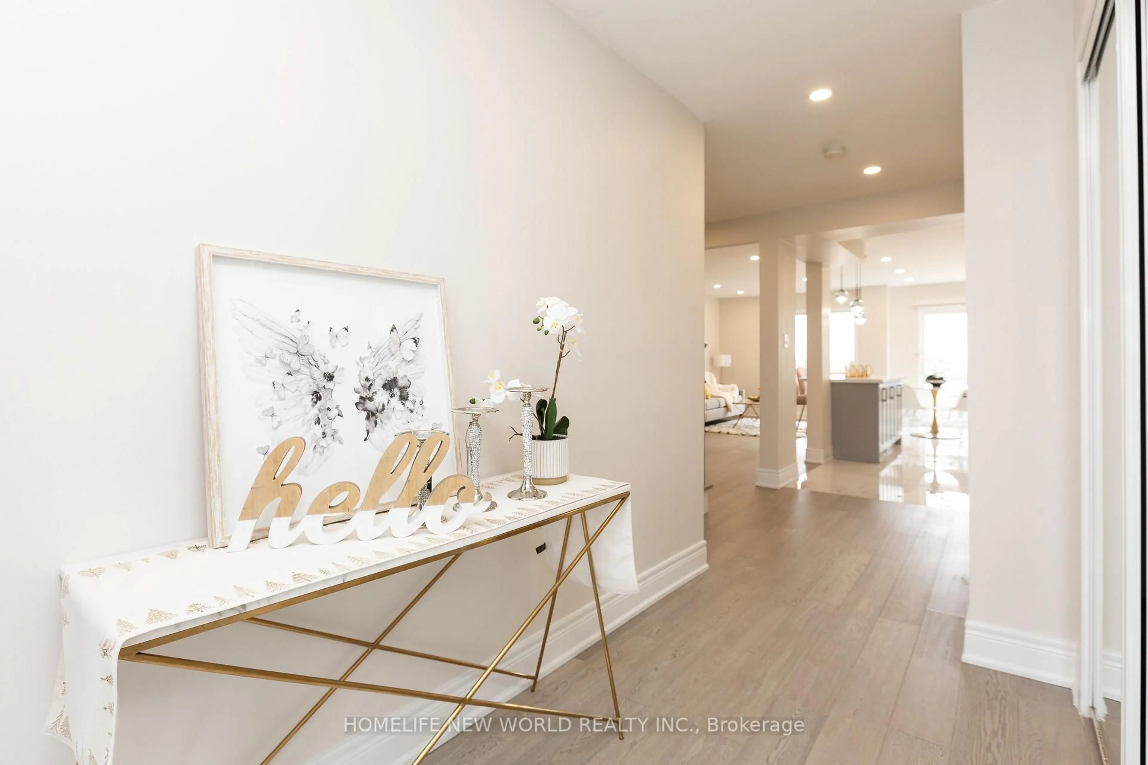 Indoor entryway for 164 Banbrooke Cres, Newmarket Ontario L3X 2W6