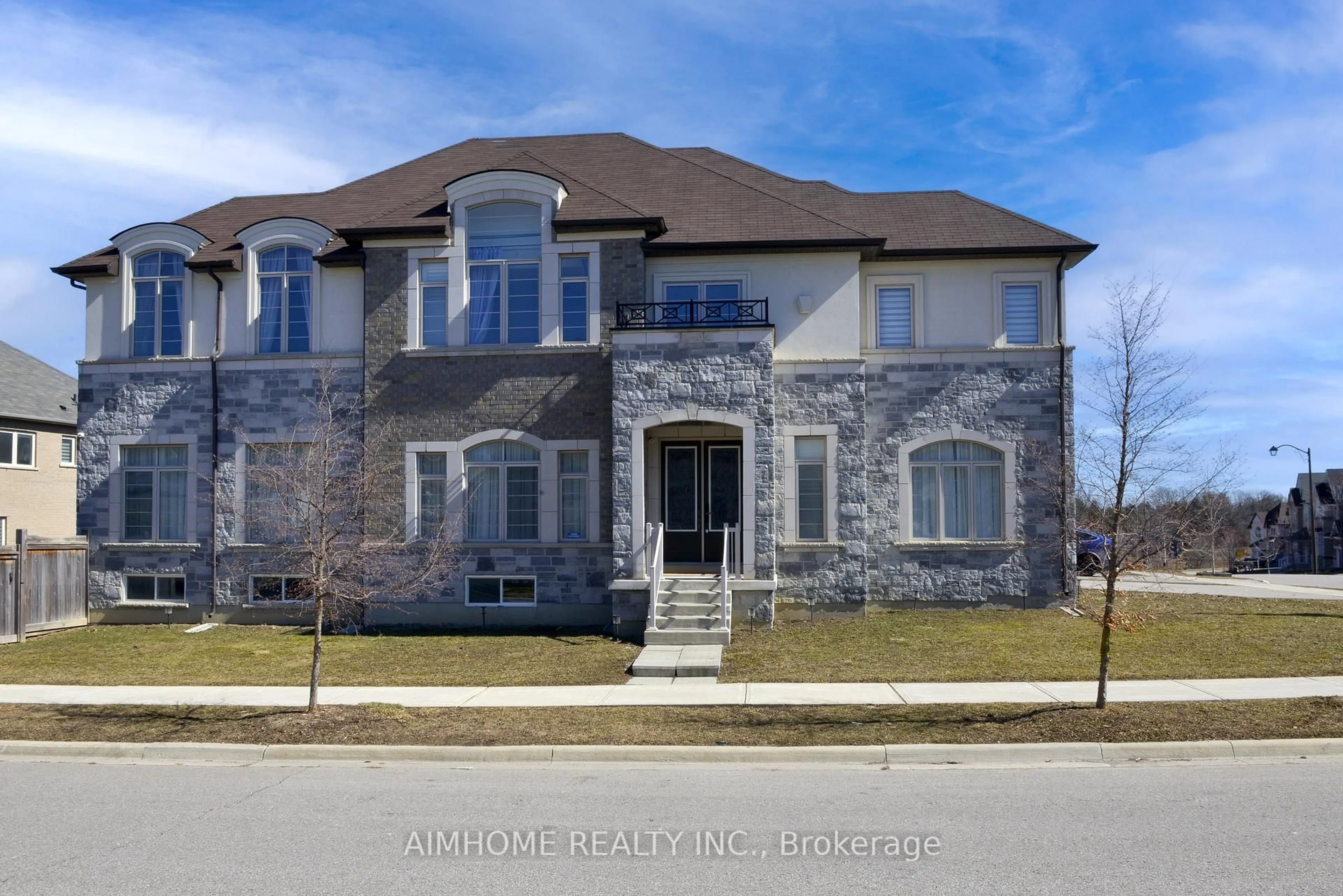 Home with brick exterior material, street for 14 Dr Pearson Crt, East Gwillimbury Ontario L9N 0L6