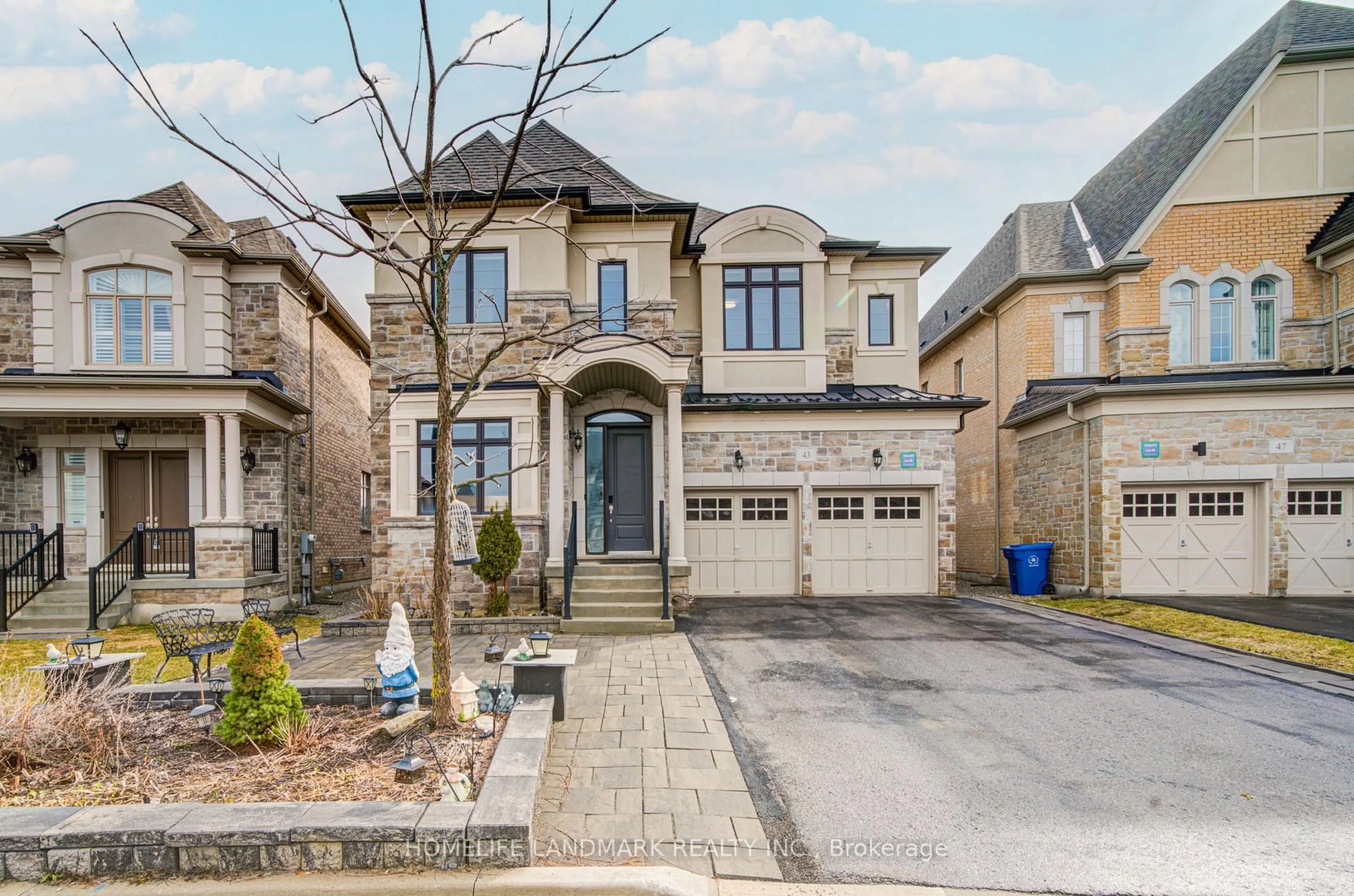 Home with brick exterior material, street for 43 Mike Boshevski Crt, Aurora Ontario L4G 3G7