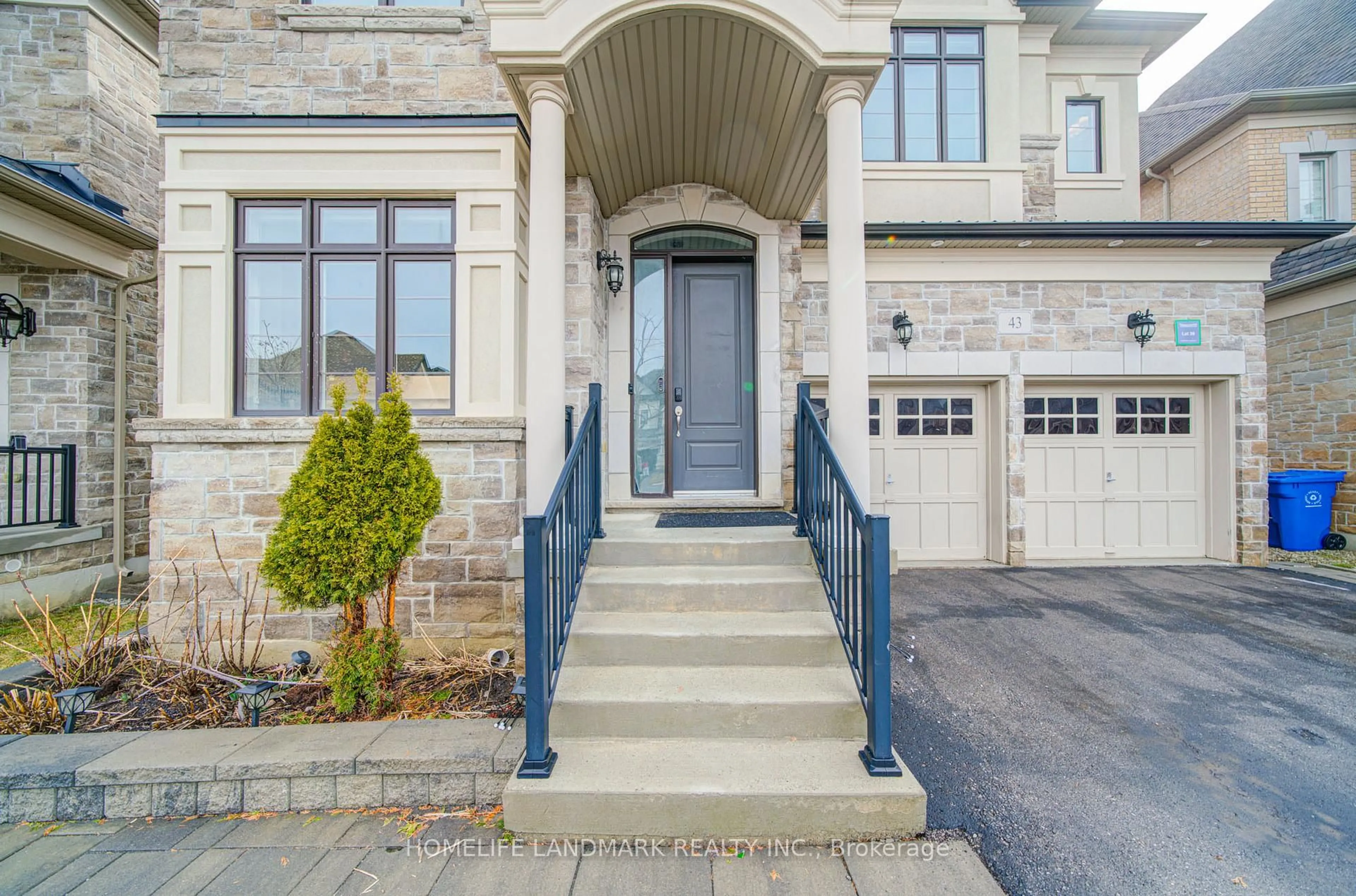 Unknown for 43 Mike Boshevski Crt, Aurora Ontario L4G 3G7