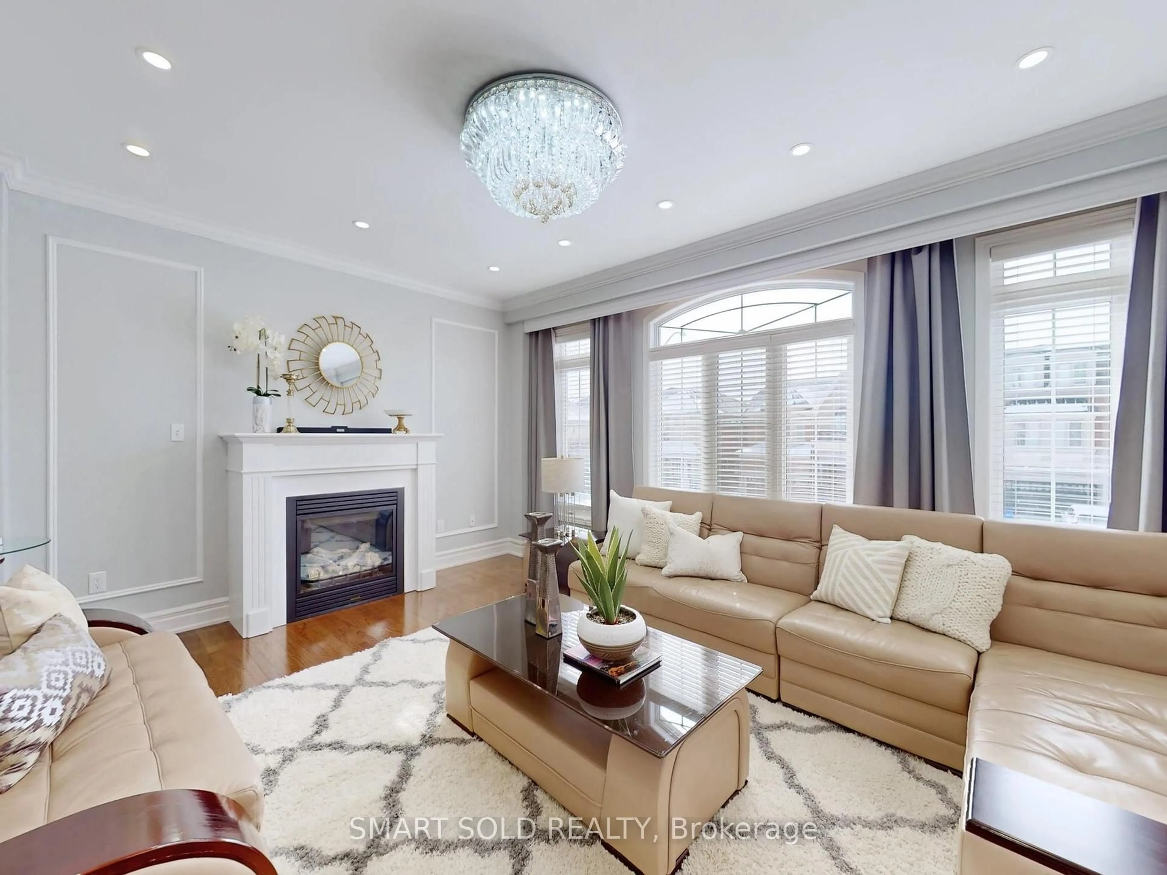 Living room with furniture, unknown for 72 Headwater Cres, Richmond Hill Ontario L4E 0T2