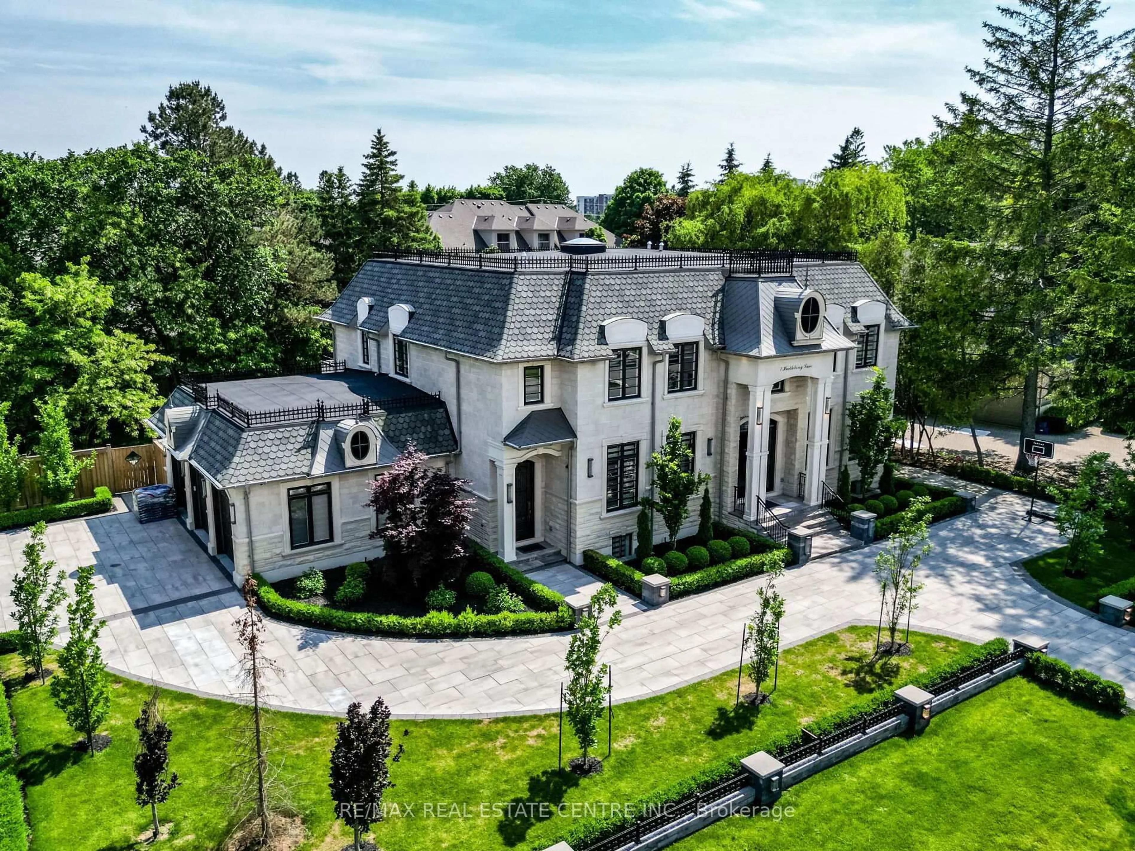 A pic from outside/outdoor area/front of a property/back of a property/a pic from drone, unknown for 1 Huckleberry Lane, Markham Ontario L3T 1C6