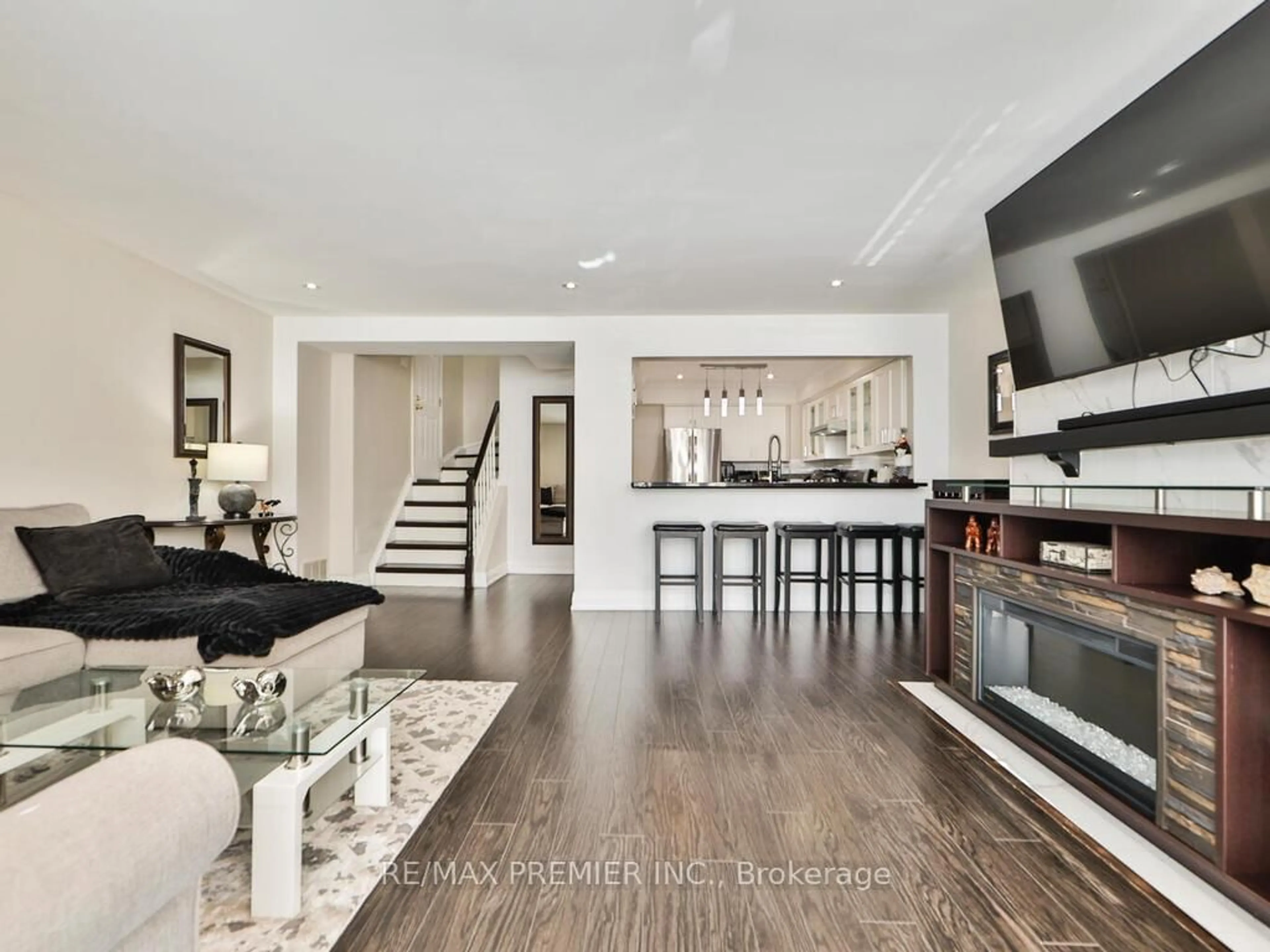 Open concept kitchen, unknown for 100 Arbors Lane #8, Vaughan Ontario L4L 7G4