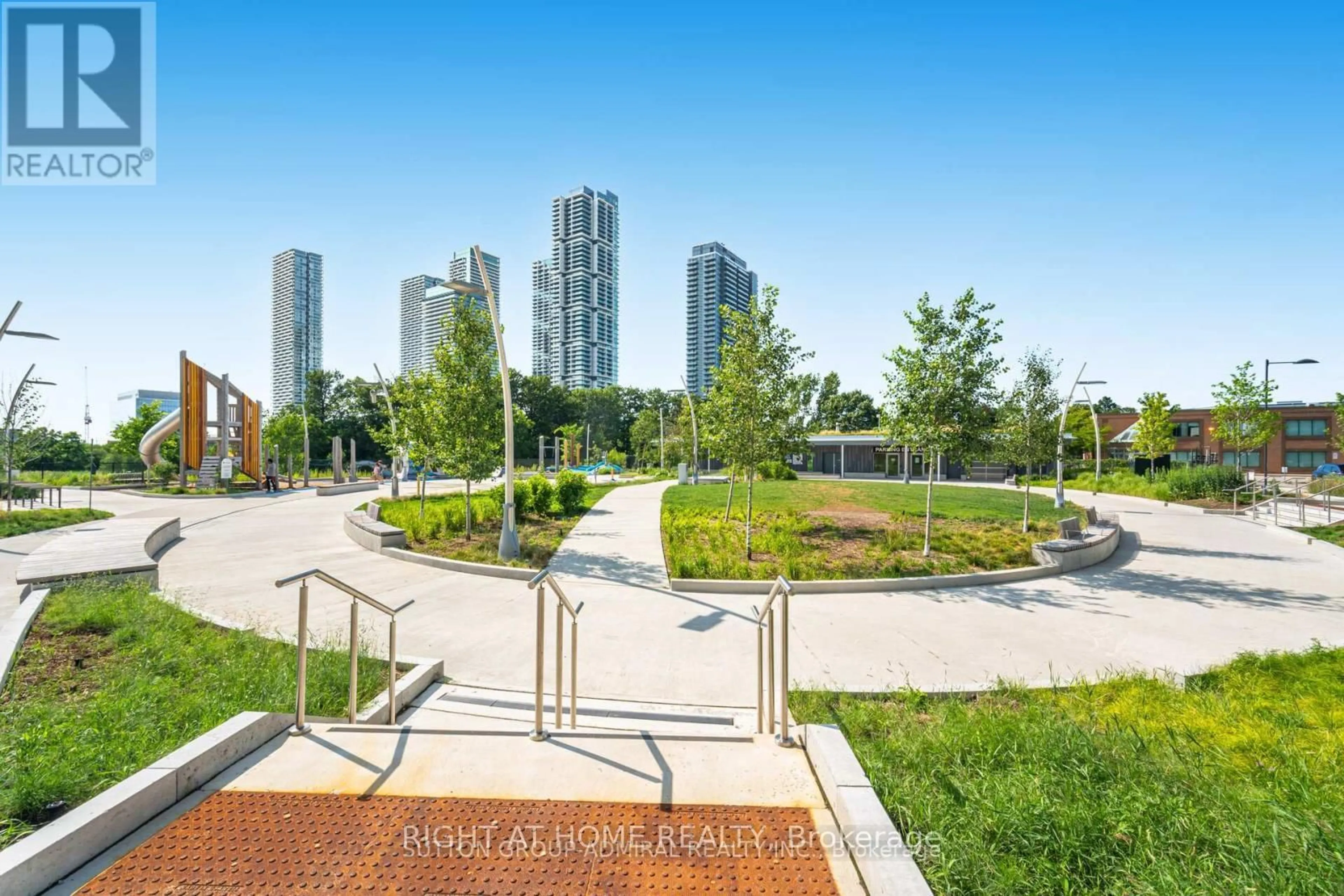 A pic from outside/outdoor area/front of a property/back of a property/a pic from drone, unknown for 2916 Highway 7 Exwy #1009, Vaughan Ontario L4K 0K6