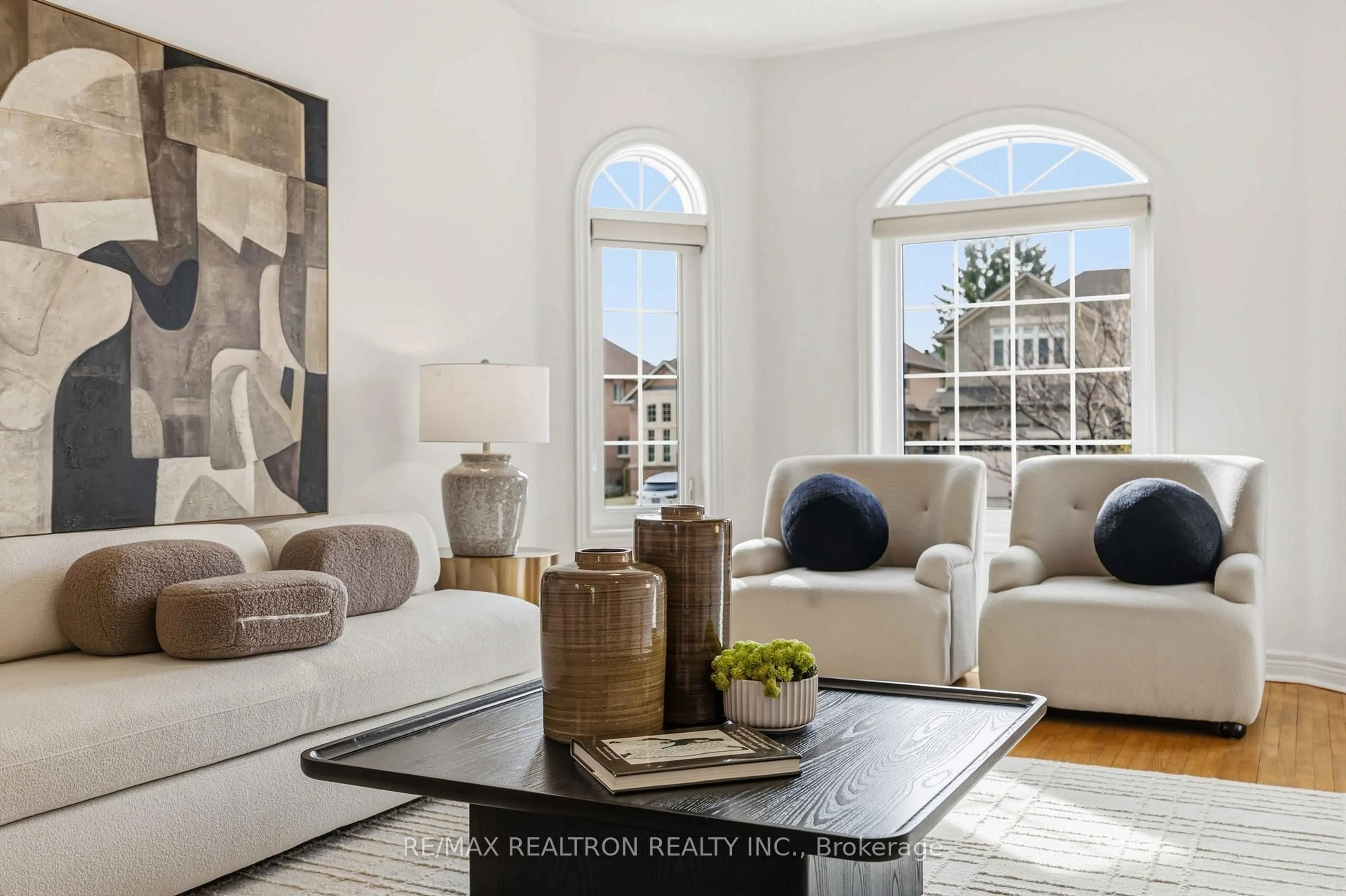 Living room with furniture, ceramic/tile floor for 53 Boxwood Cres, Markham Ontario L3S 3P6