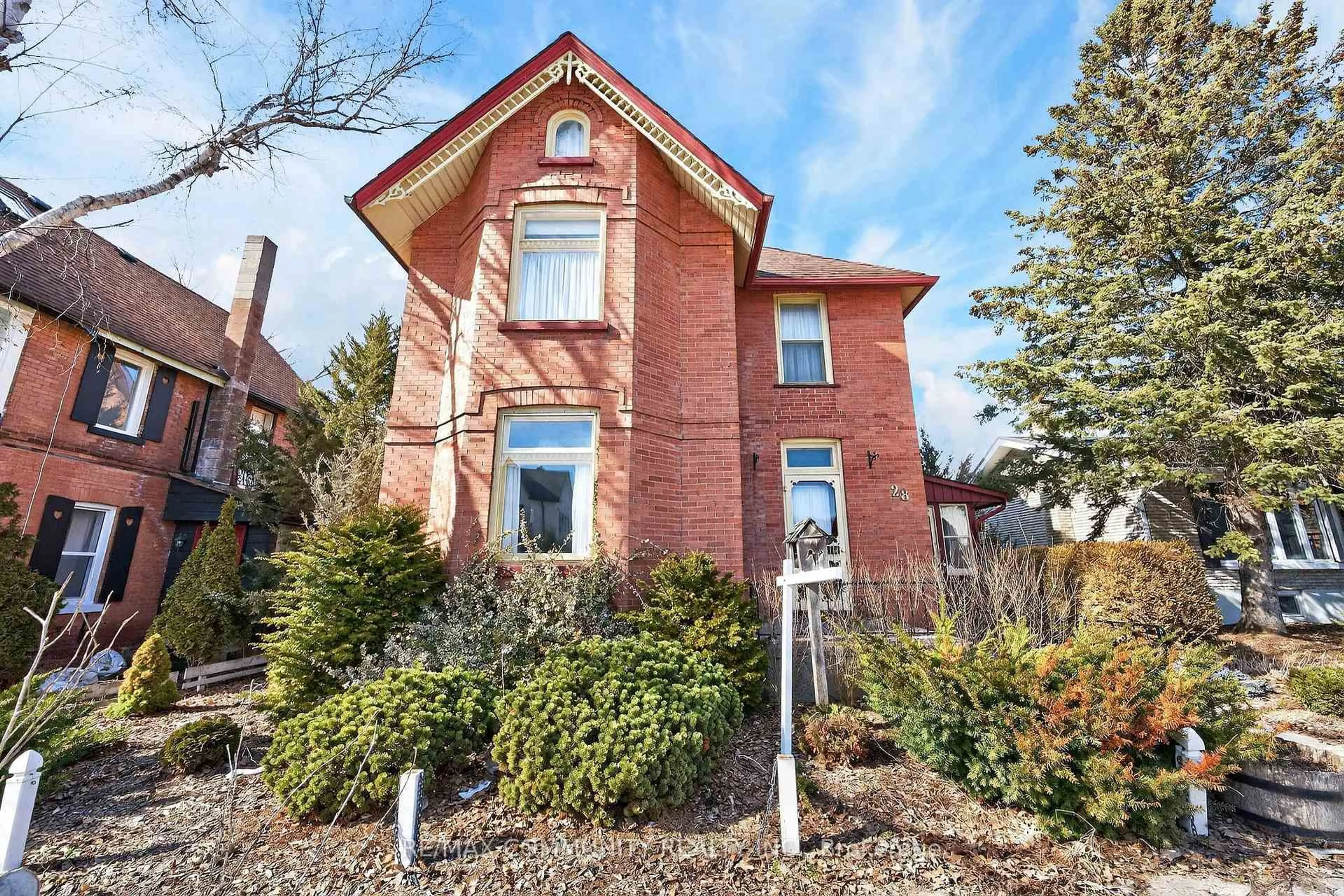 Home with brick exterior material, street for 28 Queen St, Innisfil Ontario L0L 1L0