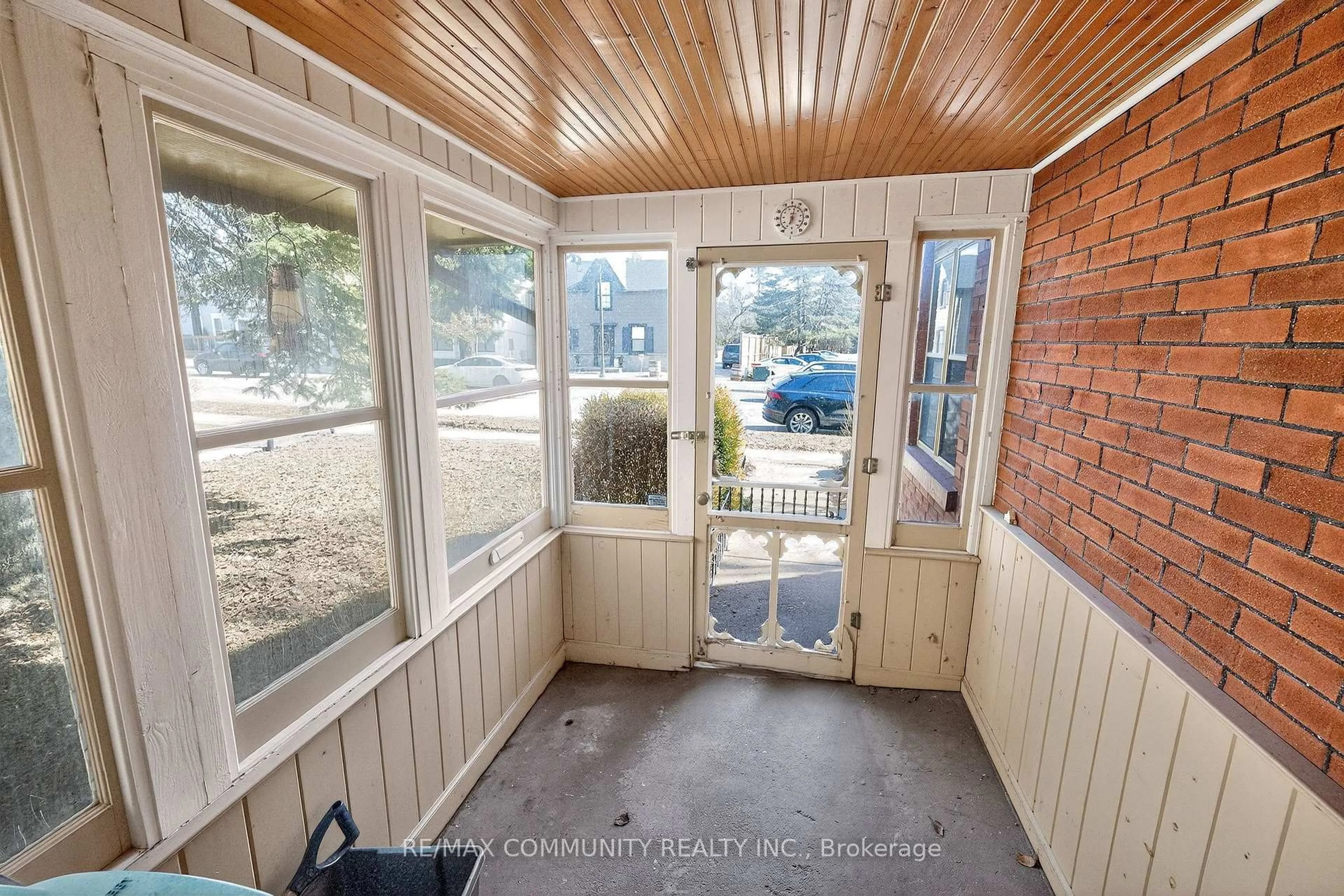 Unknown for 28 Queen St, Innisfil Ontario L0L 1L0