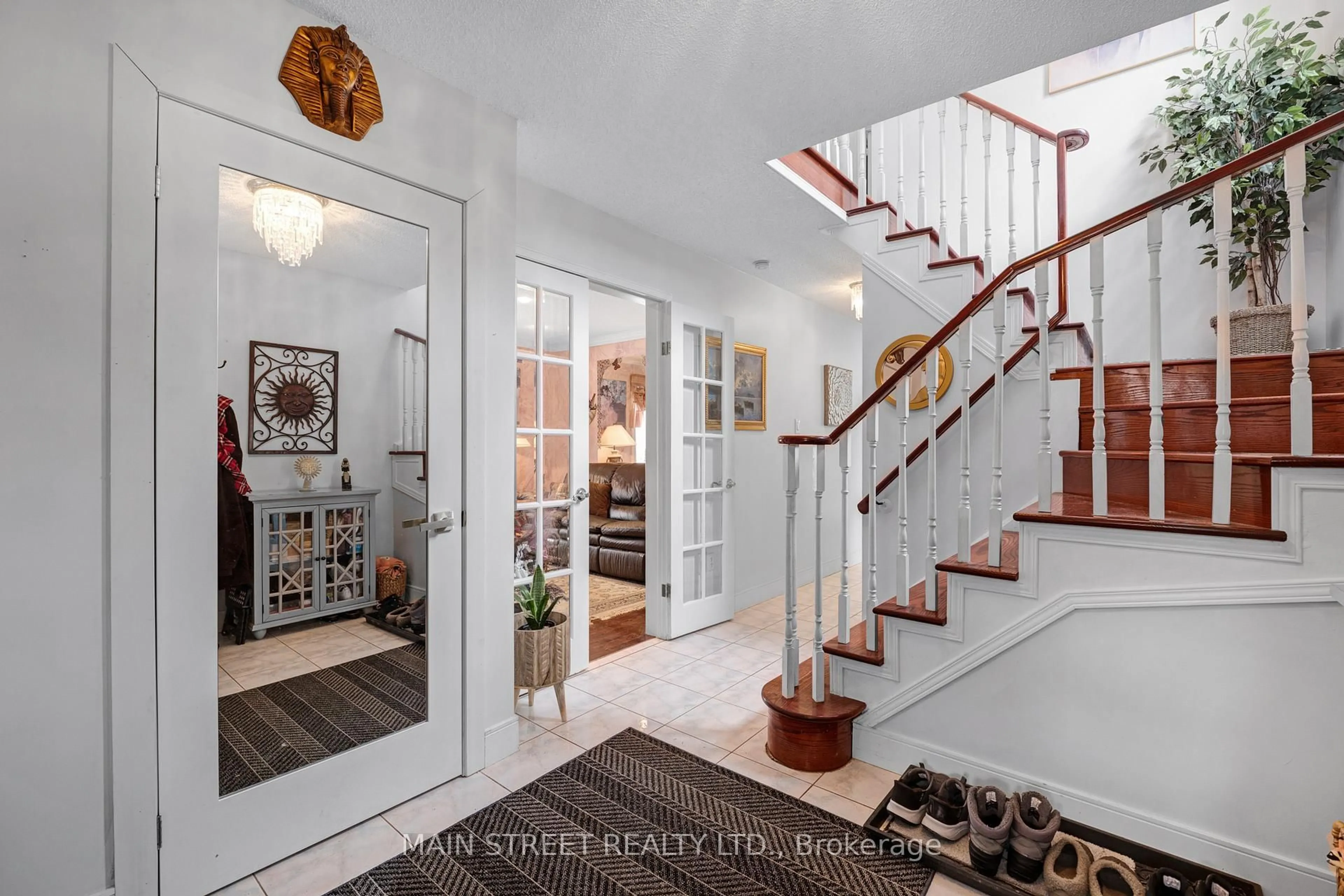 Indoor entryway for 47 Kenborough Crt, Markham Ontario L3S 3P3