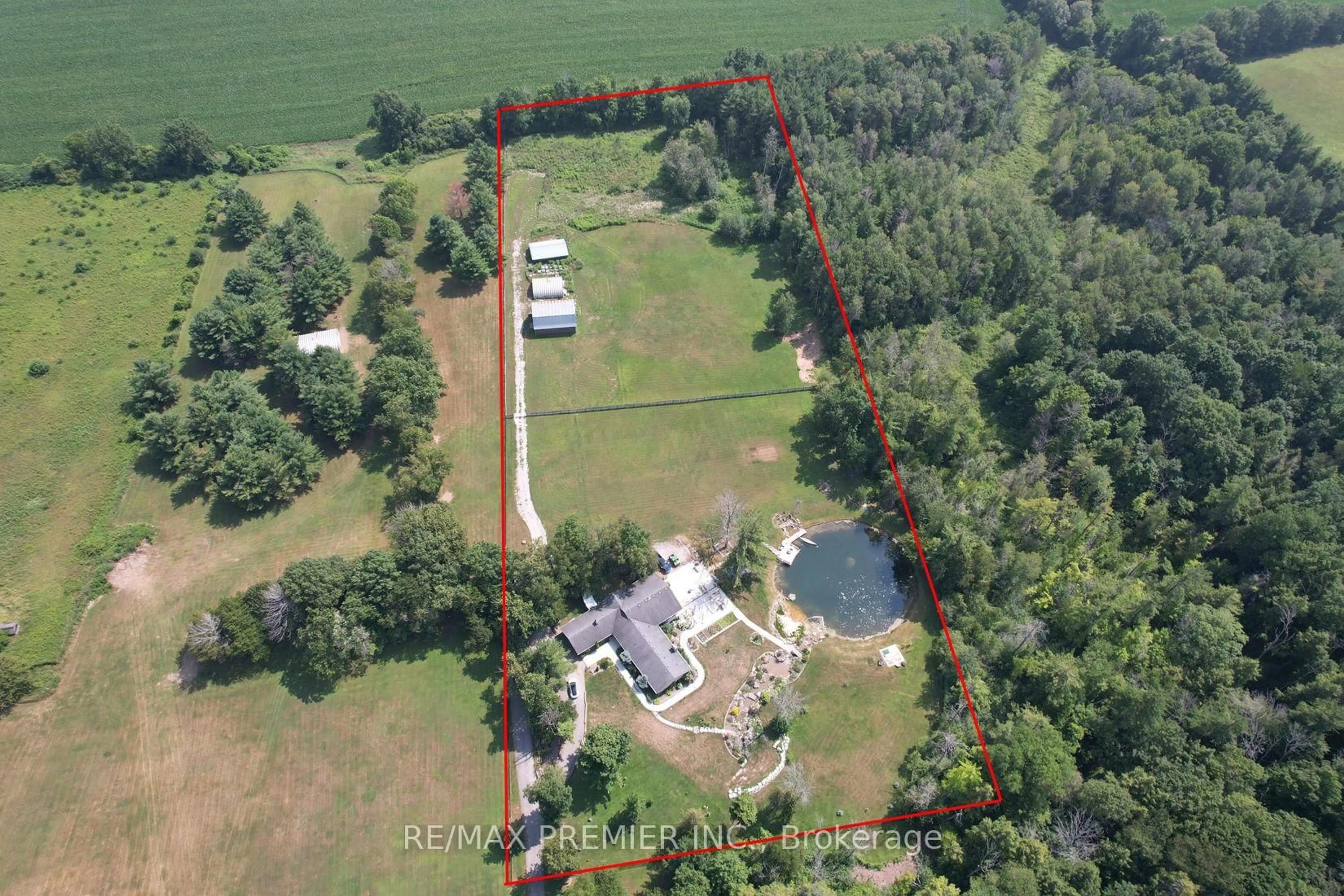 A pic from outside/outdoor area/front of a property/back of a property/a pic from drone, building for 253 Morning Sdrd, East Gwillimbury Ontario L9N 0K6