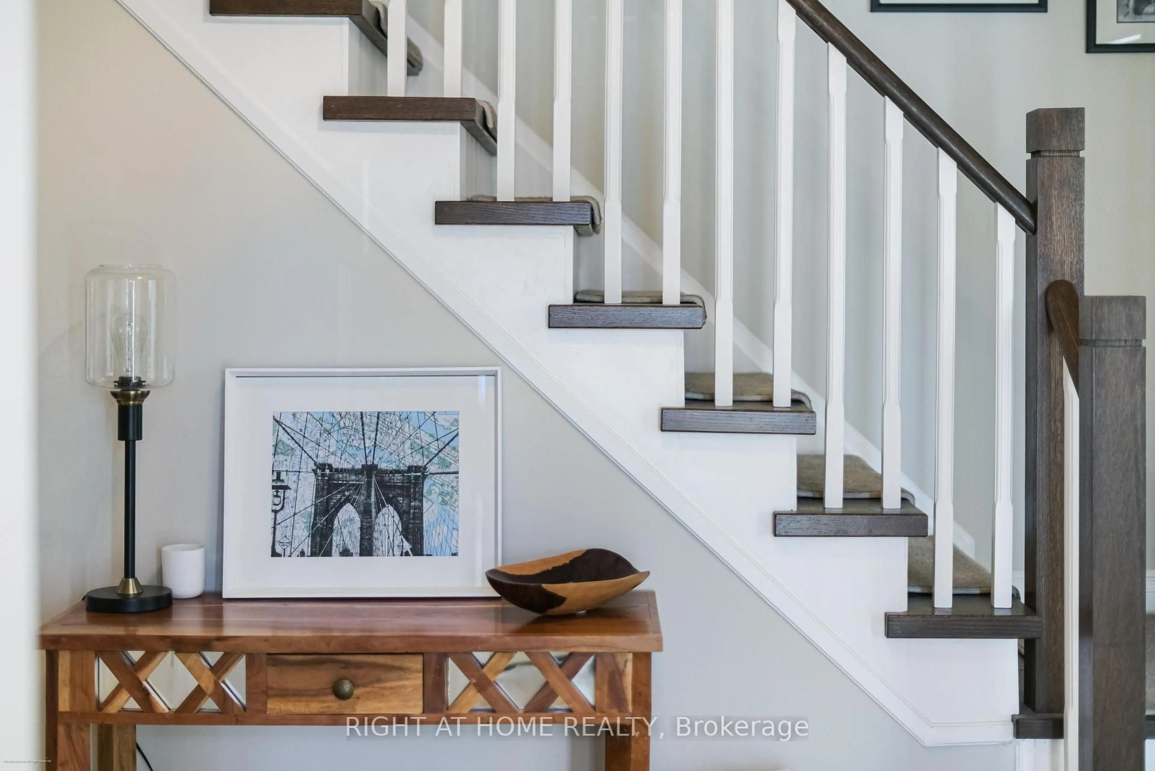 Stairs for 885 Dales Ave, Newmarket Ontario L3Y 5Z6