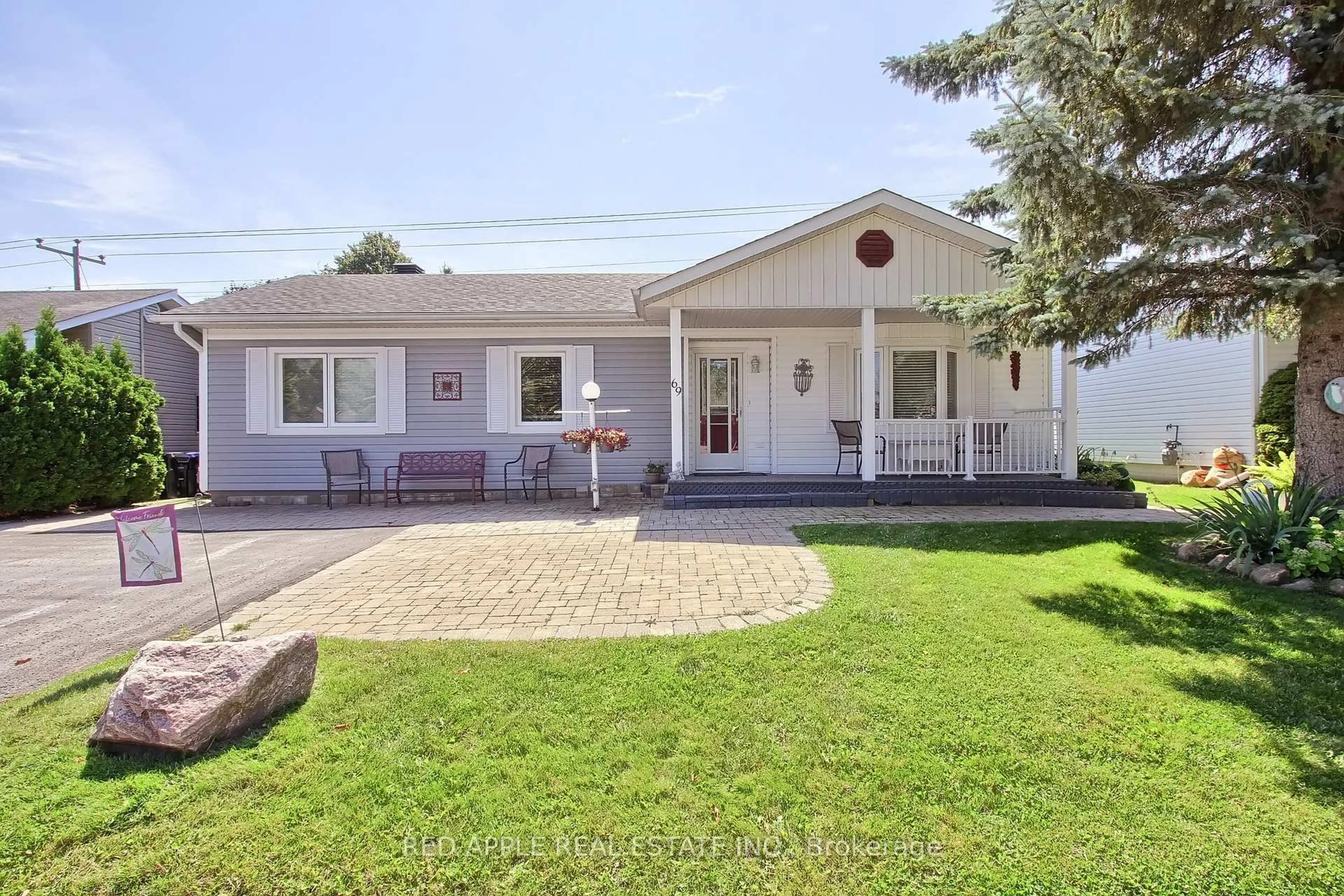 Home with vinyl exterior material, street for 69 Corner Brook Tr, Innisfil Ontario L9S 1N7