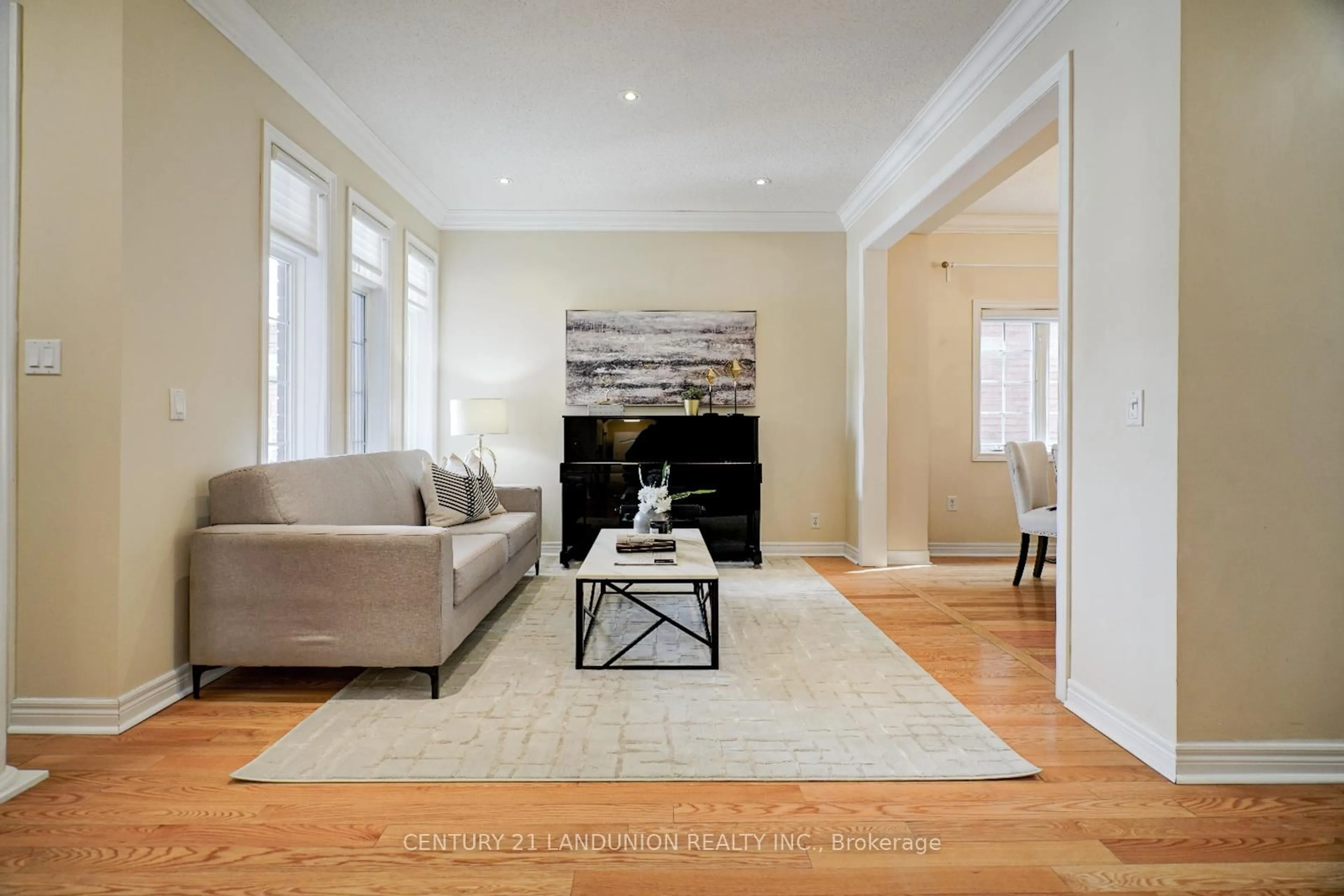 Living room with furniture, unknown for 17 Monaco Cres, Richmond Hill Ontario L4S 1X6